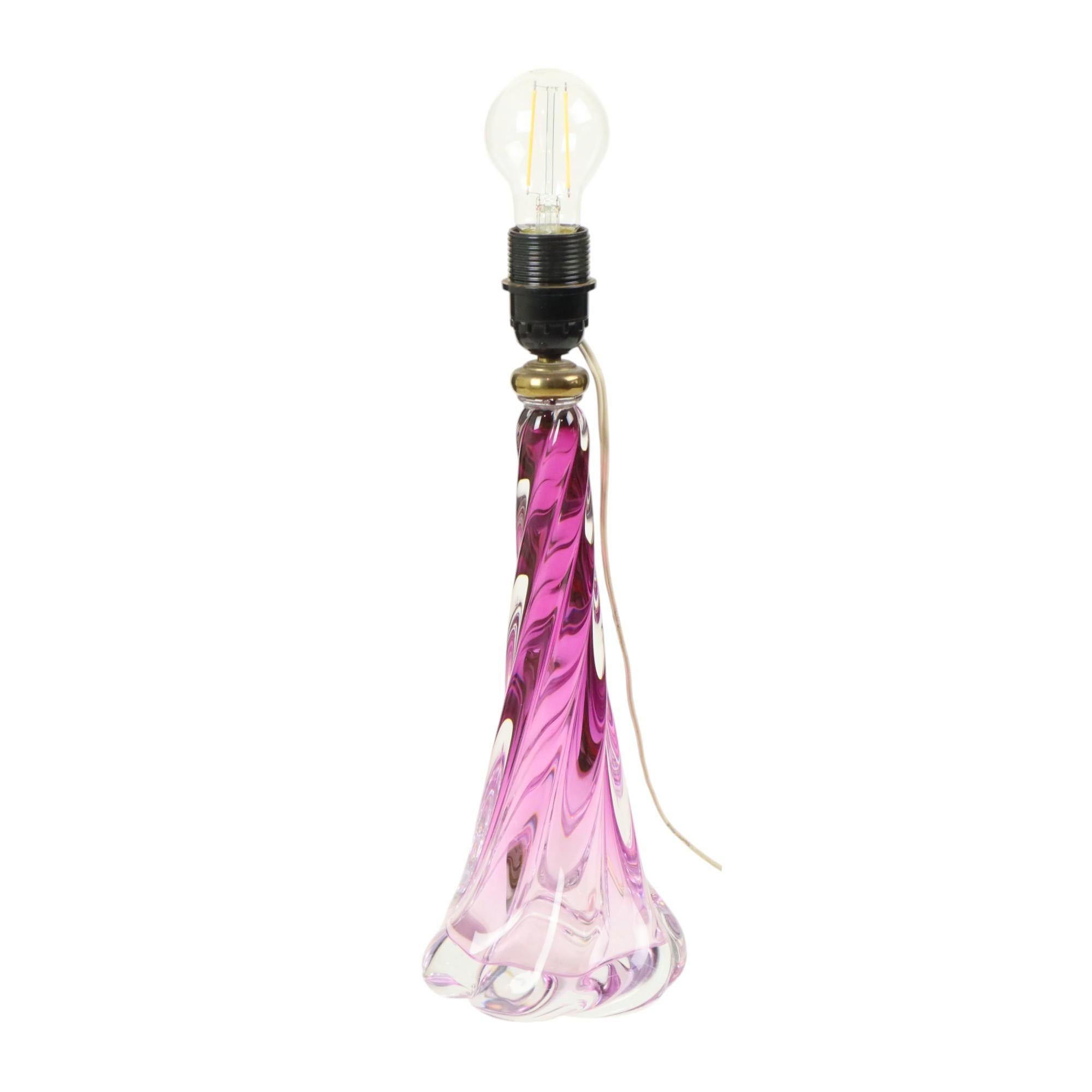 Lampe à poser en cristal violet Val Saint Lambert Swirl Sixties Bon état - En vente à Poperinge, BE