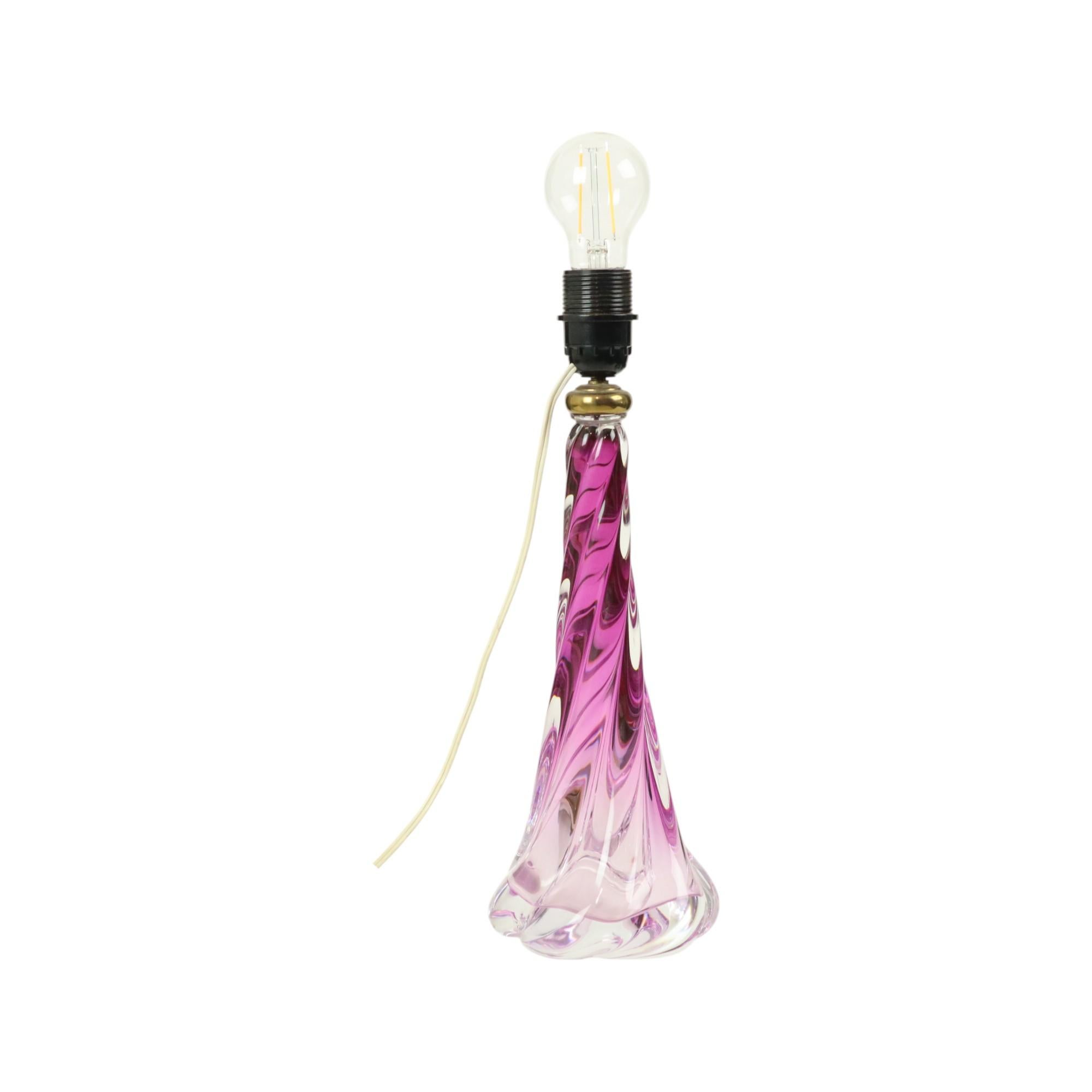 Cristal Lampe à poser en cristal violet Val Saint Lambert Swirl Sixties en vente