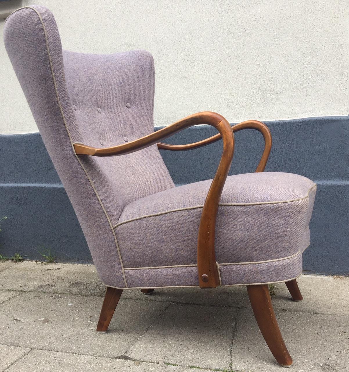 This high back lounge chair with stained oak frame and purple wool upholstery was designed by Danish furniture designer Alfred Christensen in the 1940s and manufactured by Slagelse Møbelfabrik. The chair is very comfortable and the low sitting