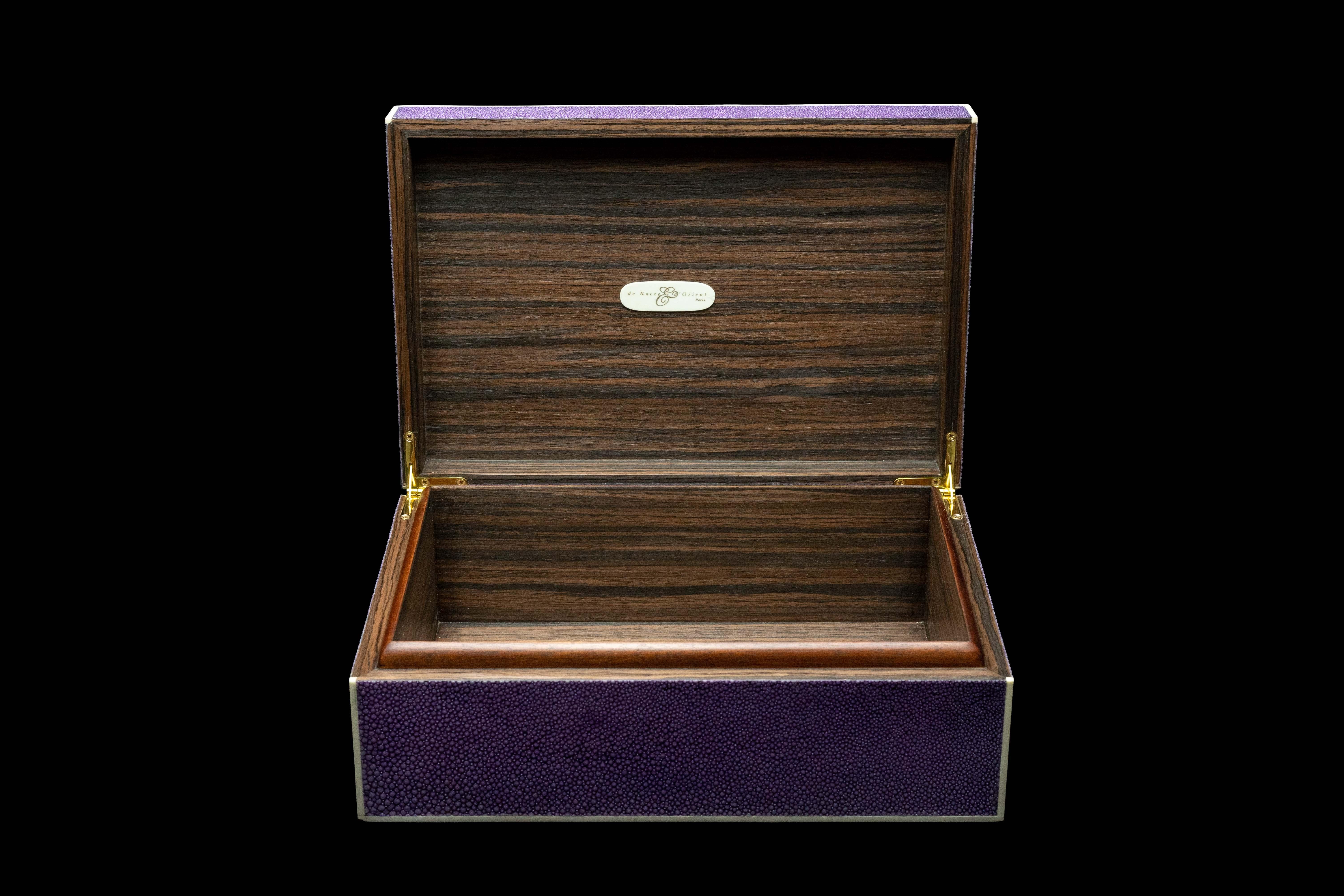 Grande boîte en galuchat violet avec garniture en os et diamants Neuf - En vente à New York, NY
