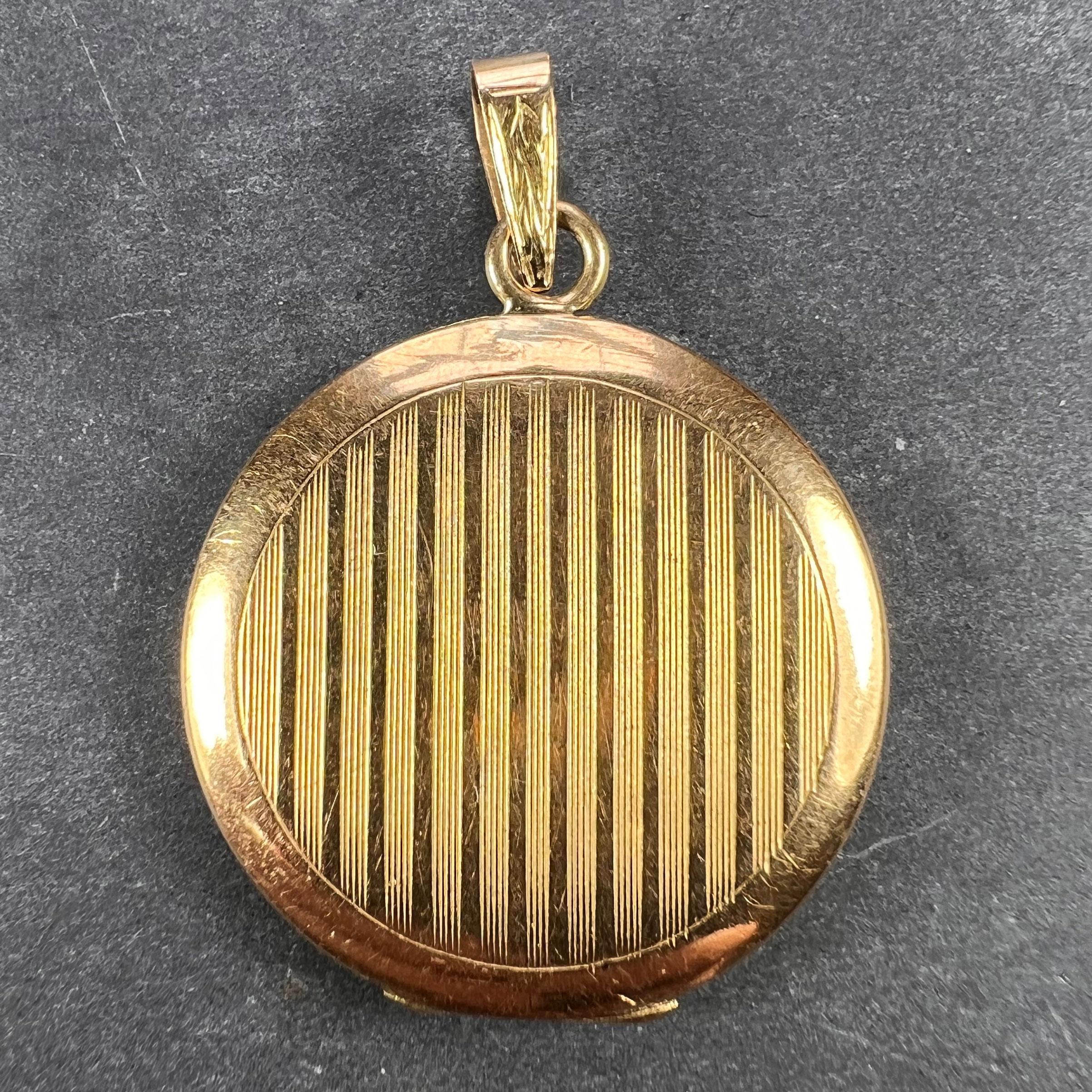 Purple Enamel 18k Yellow Gold Pendant Locket In Good Condition For Sale In London, GB