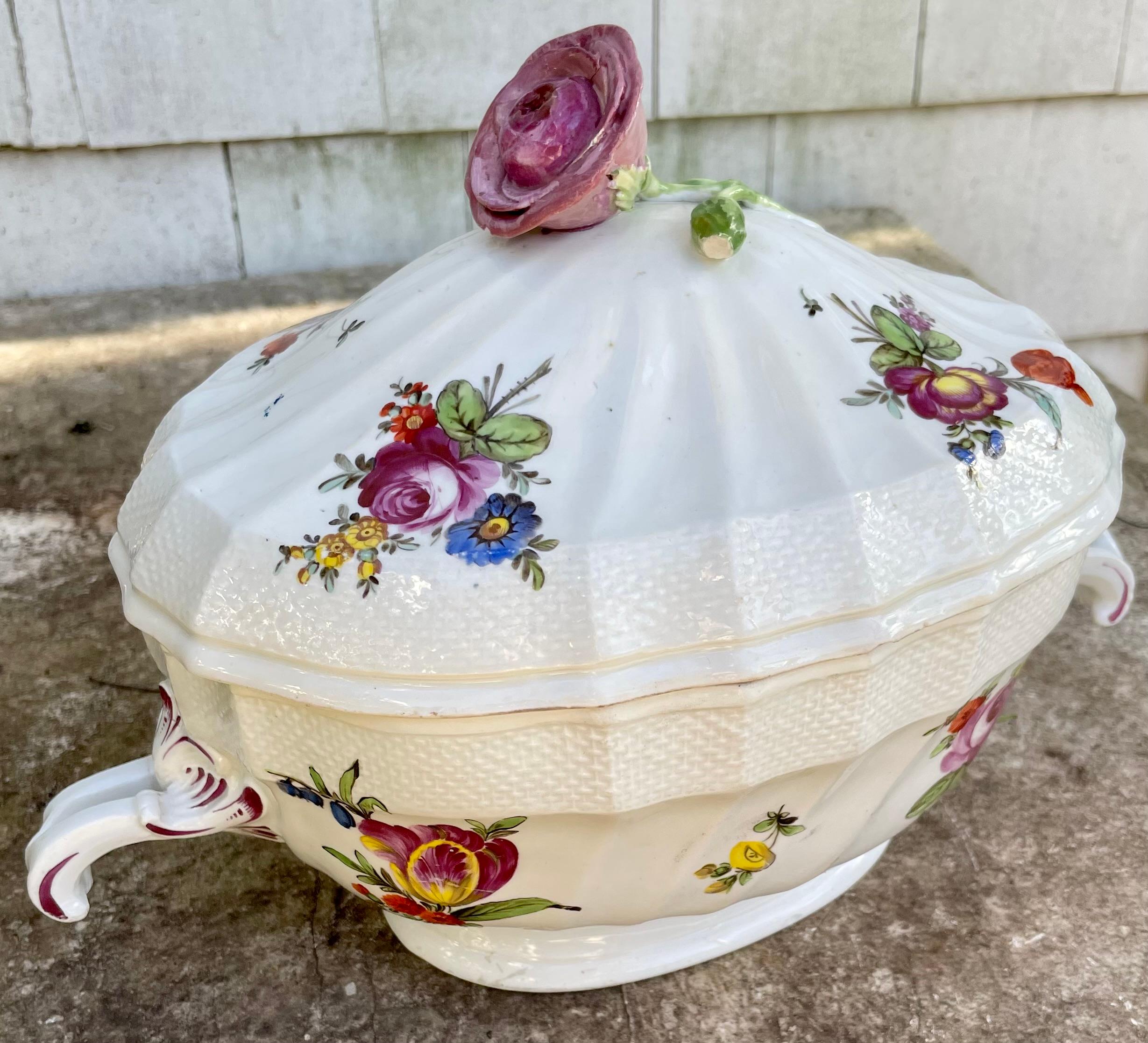 Purple Floral Tureen  In Good Condition For Sale In New York, NY