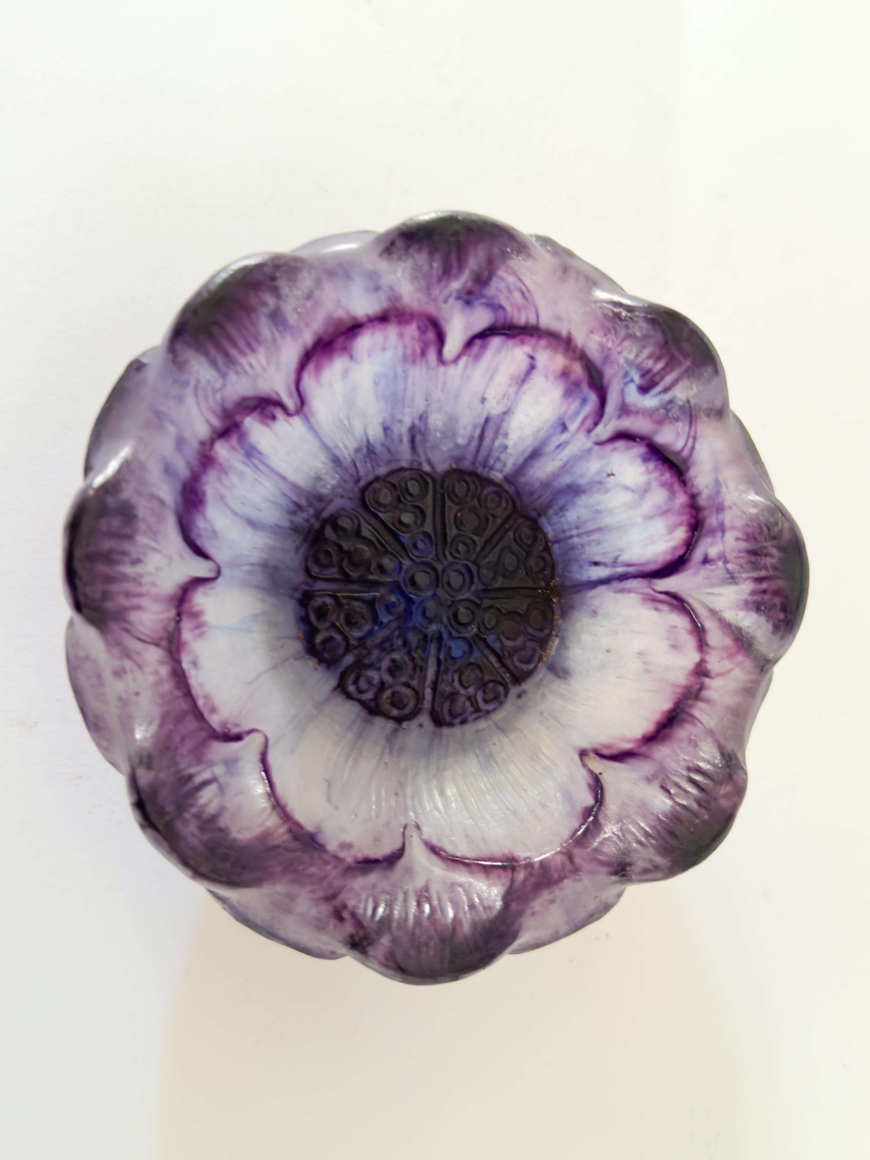 Coupe en verre à fleurs violettes par Gabriel Argy-Rousseau, 1924 Bon état - En vente à Lisbon, PT