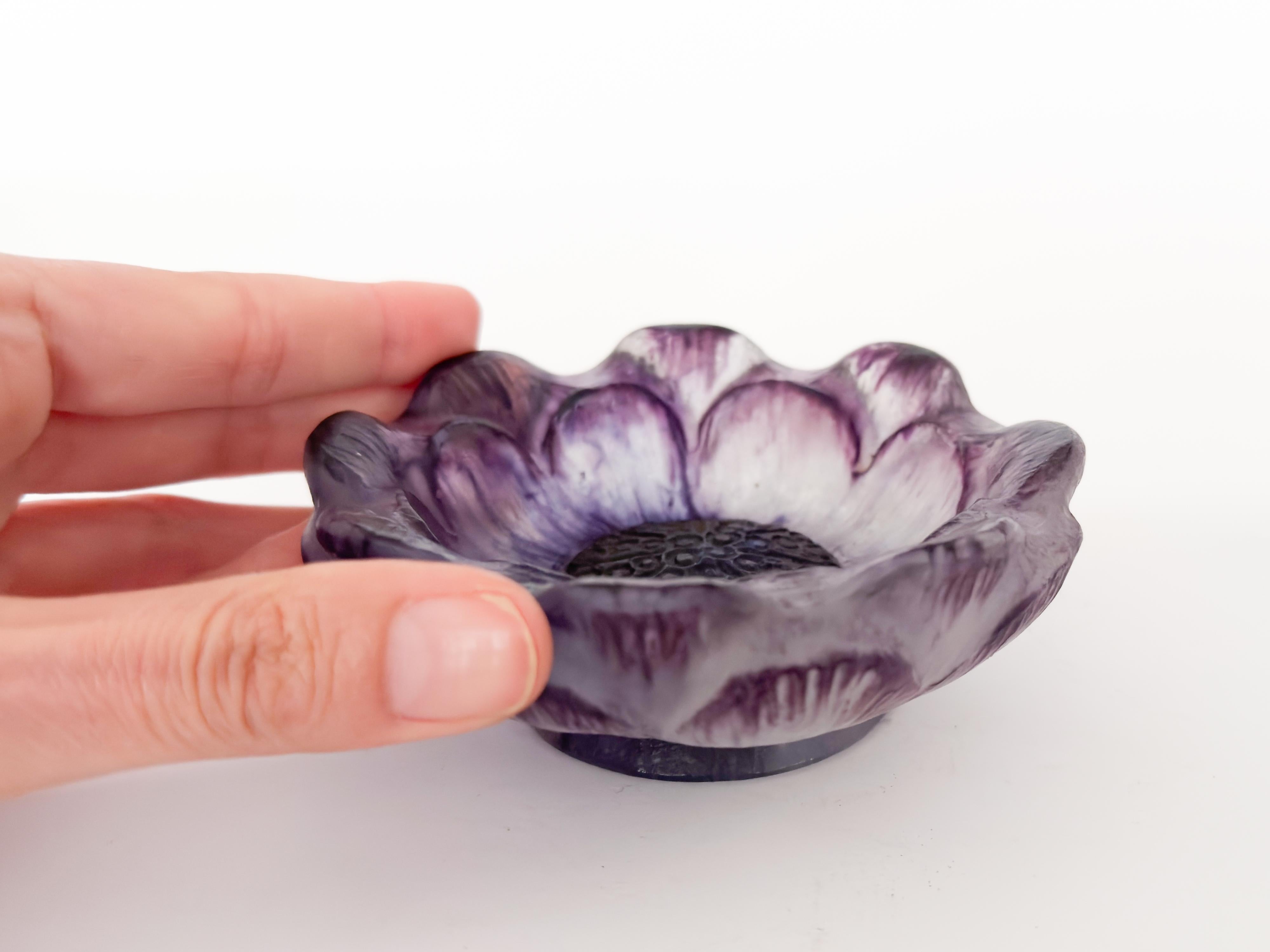 20ième siècle Coupe en verre à fleurs violettes par Gabriel Argy-Rousseau, 1924 en vente