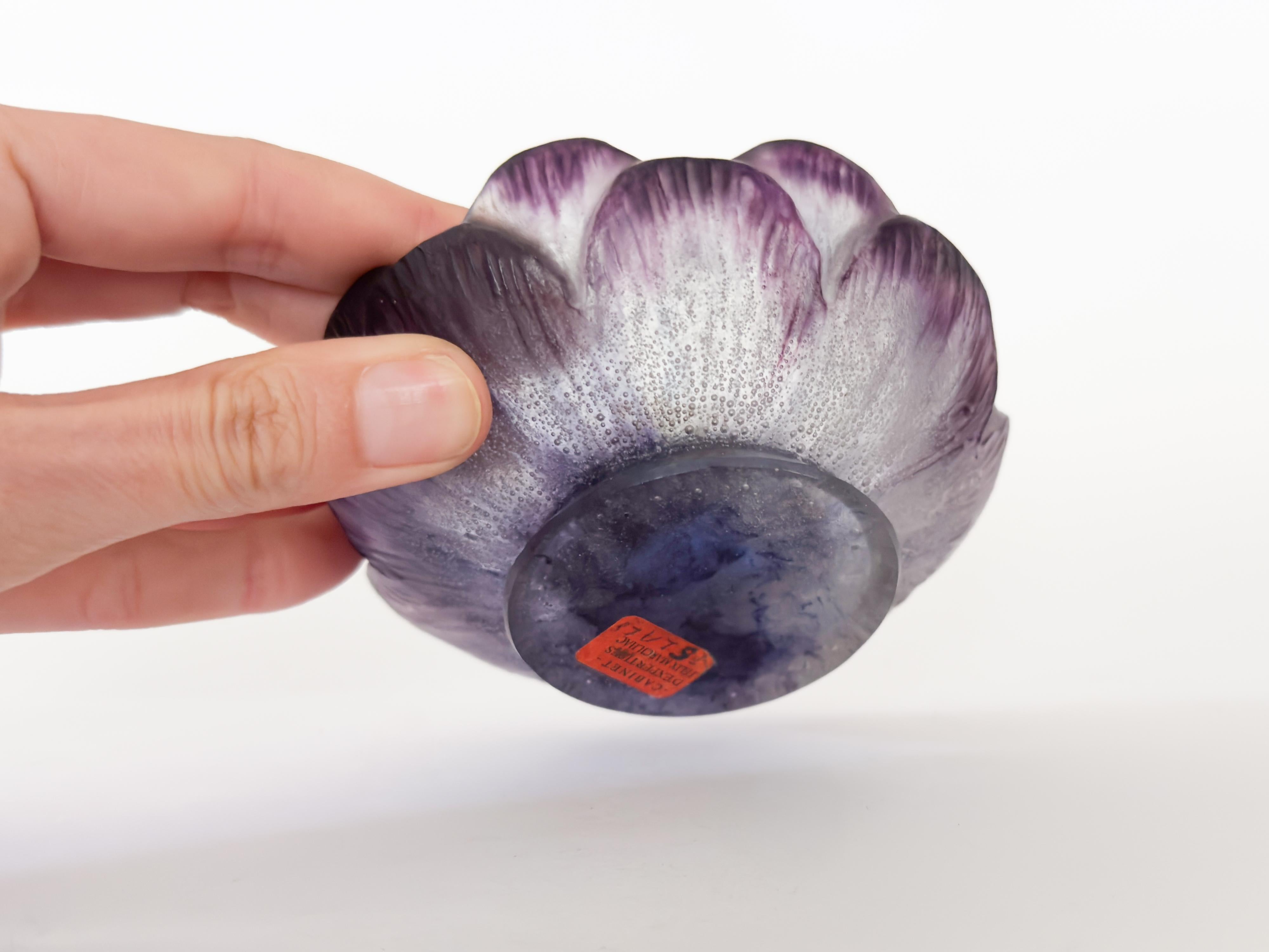 Coupe en verre à fleurs violettes par Gabriel Argy-Rousseau, 1924 en vente 1
