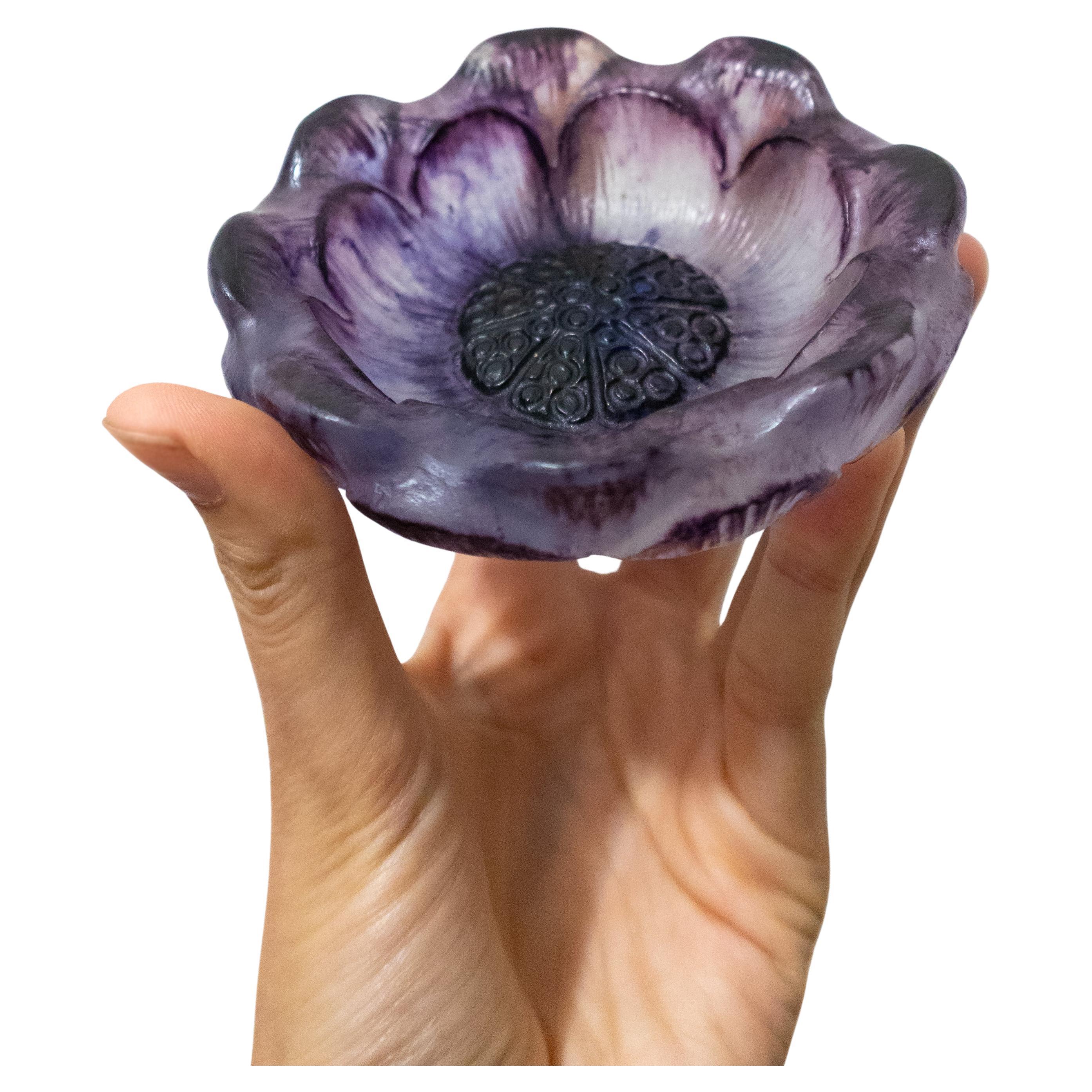 Petit bol en verre à fleurs violettes par Gabriel Argy-Rousseau, 1924 en vente