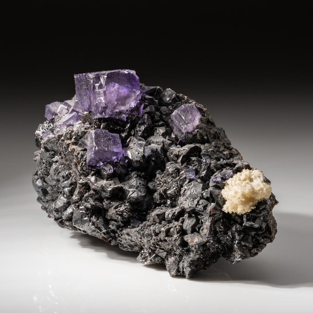 Cristaux de fluorine pourpre sur sphalérite provenant de la mine Elmwoods, Carthage, Smith County Neuf - En vente à New York, NY