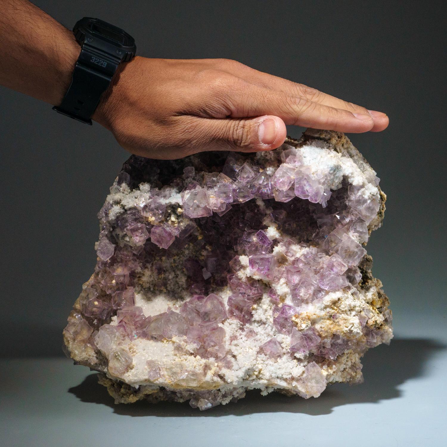 Cinese Fluorite viola dalla miniera di Minggang, provincia di Henan, Cina (11.2 lbs) in vendita