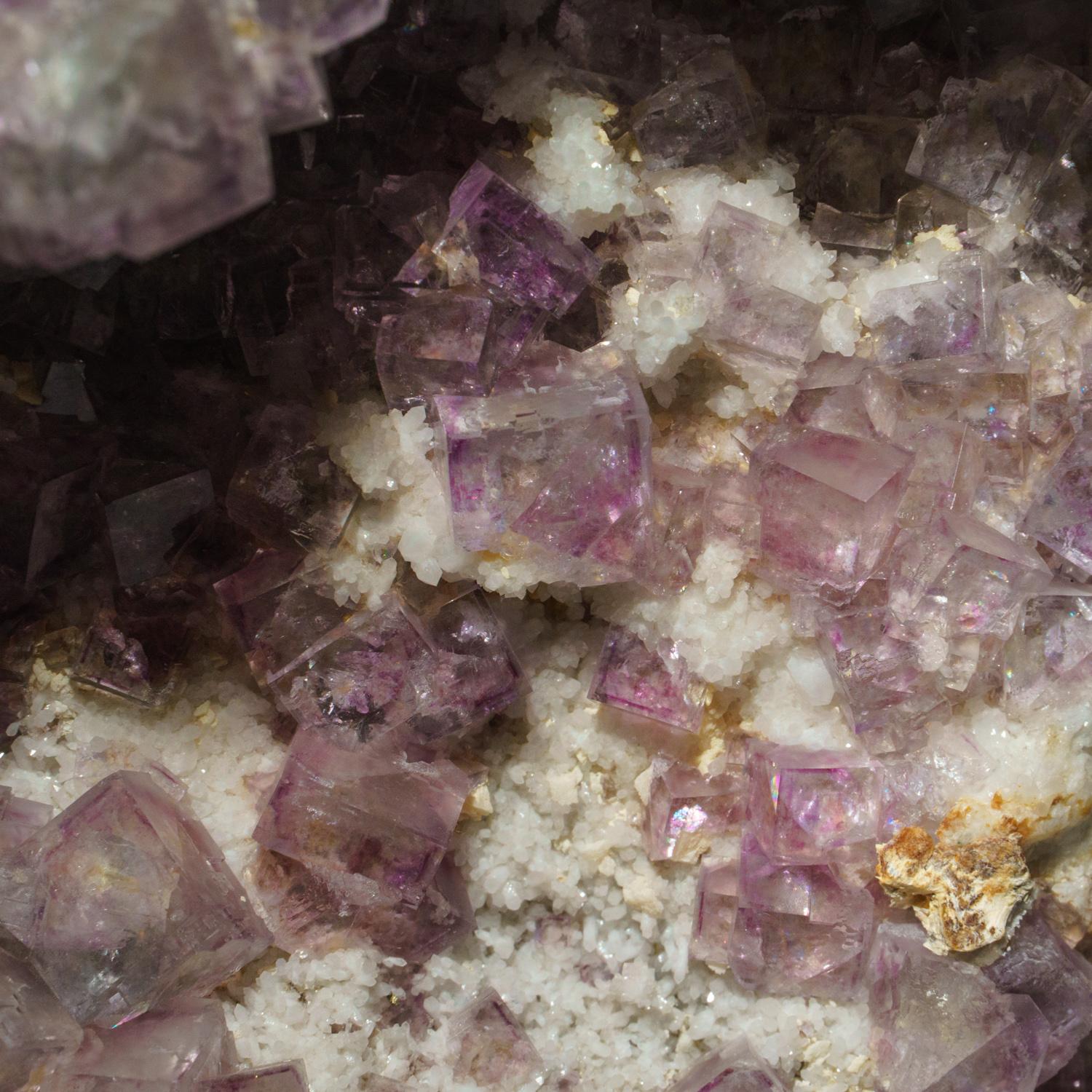 Fluorite viola dalla miniera di Minggang, provincia di Henan, Cina (11.2 lbs) In condizioni Nuovo in vendita a New York, NY