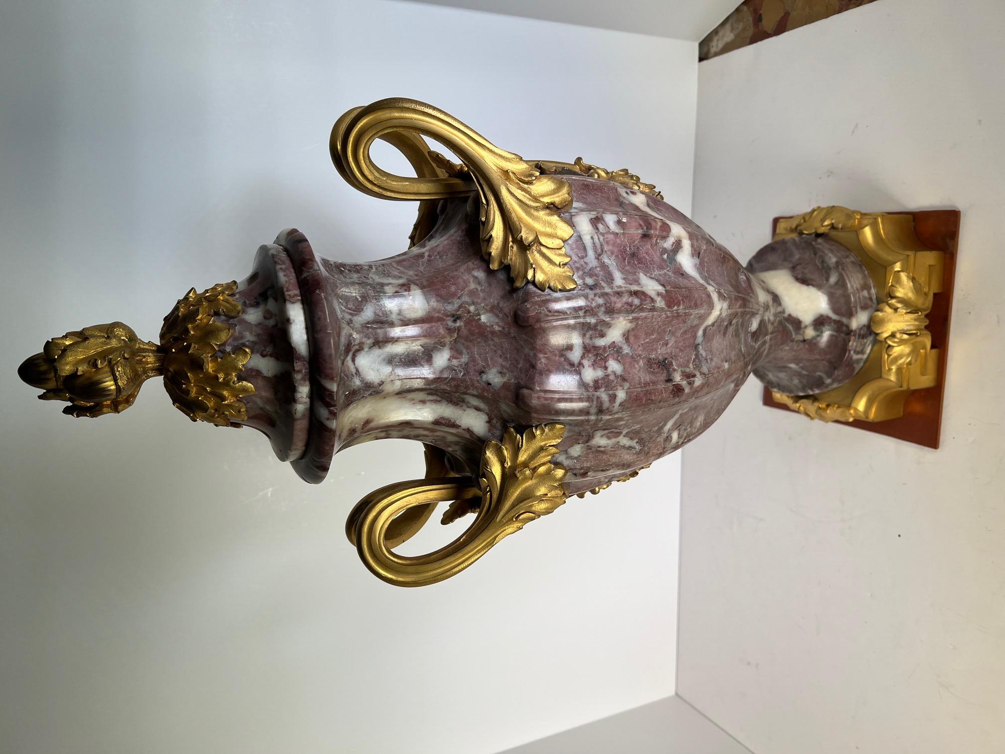 F. Urna in marmo scanalato viola della fine del XIX secolo firmata Rambaud con coperchio in vendita 2
