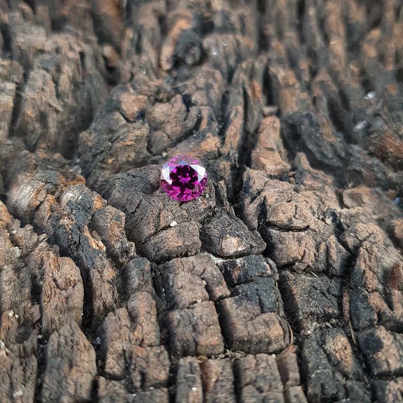 Aesthetic Movement Purple Garnet 1.90 cts AAA+ Color With Blue Tint Color Change Garnet. For Sale