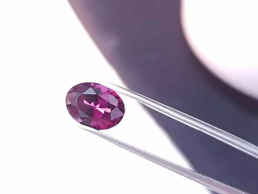 Granate Púrpura 2.95Cts Mozambique Granate Púrpura Granate Forma Ovalada Corte oval en venta