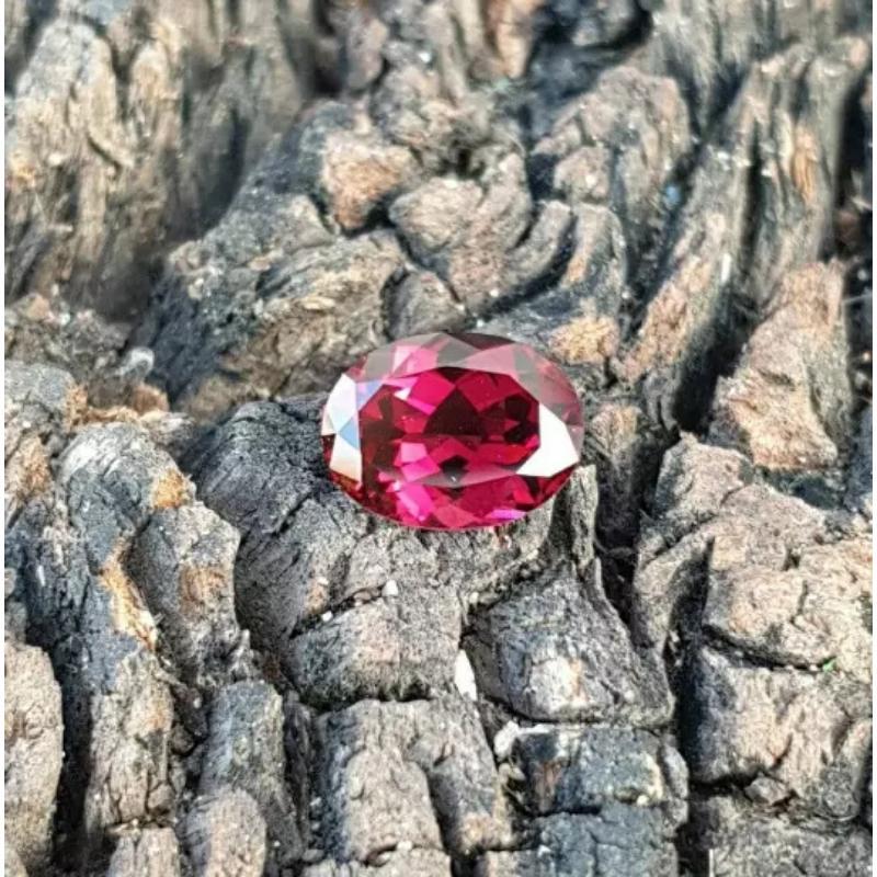 Oval Cut Purple Garnet 5.45cts of Mozambique Cut Stone For Sale