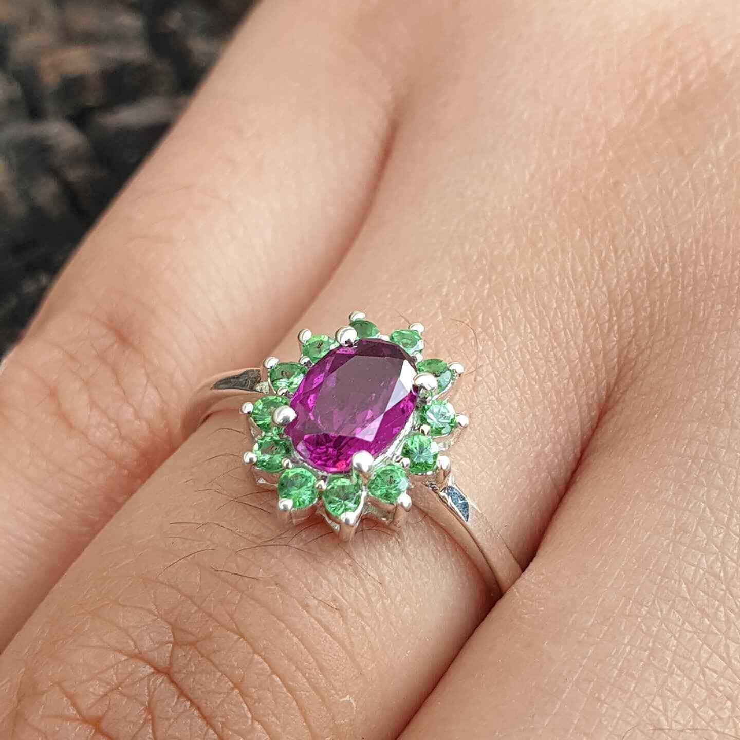 Purple Garnet Cluster Ring Sterling Sliver Ring For Birthday/Anniversary Gift.
Style
Cluster
Secondary Stone
Tsavorite Garnet
Main Stone Color
Purple
Ring Shape
Round
Metal Purity
925 parts per 1000
Main Stone
purple