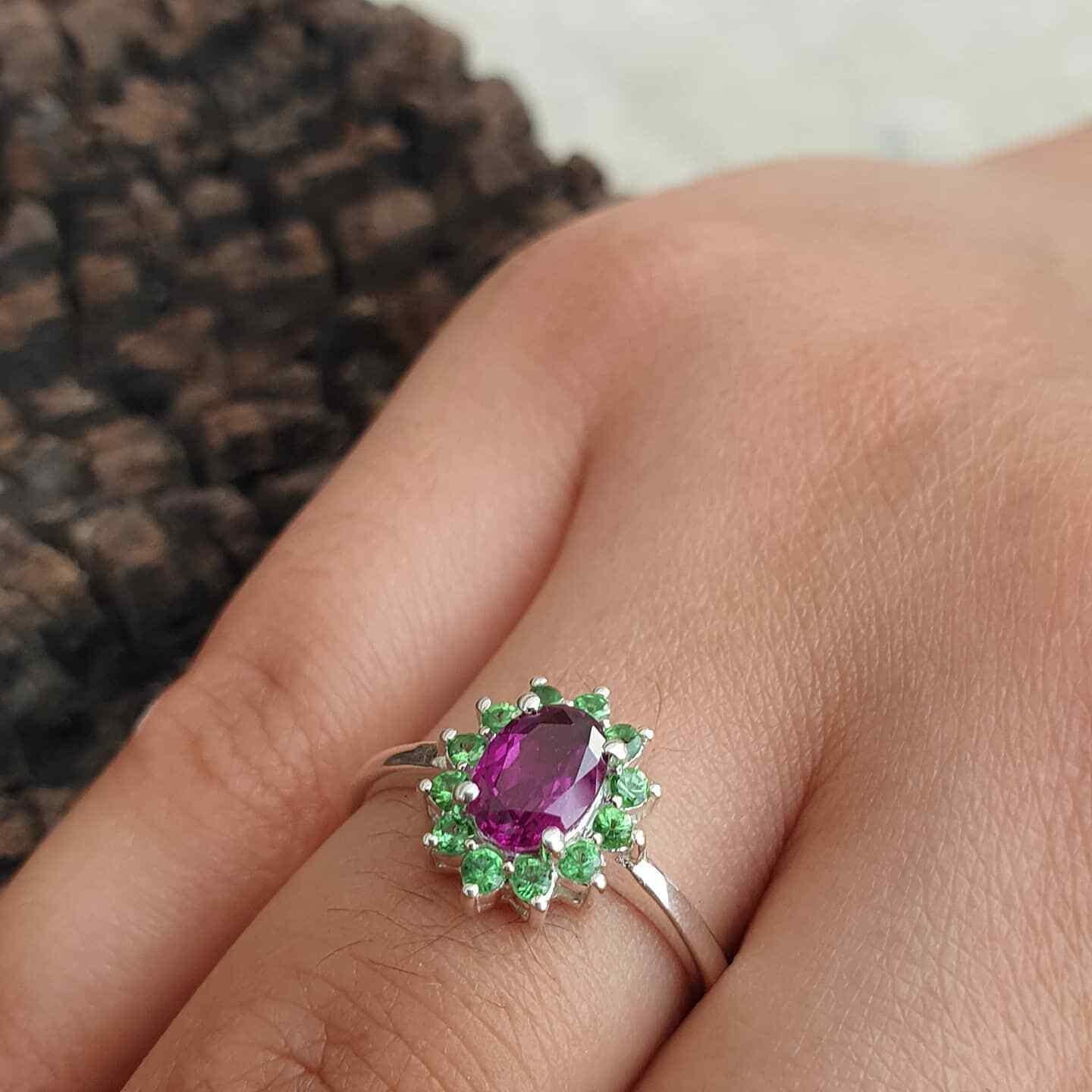 Purple Garnet Cluster Ring Sterling Sliver Ring For Birthday/Anniversary Gift. In New Condition For Sale In Chicago, IL