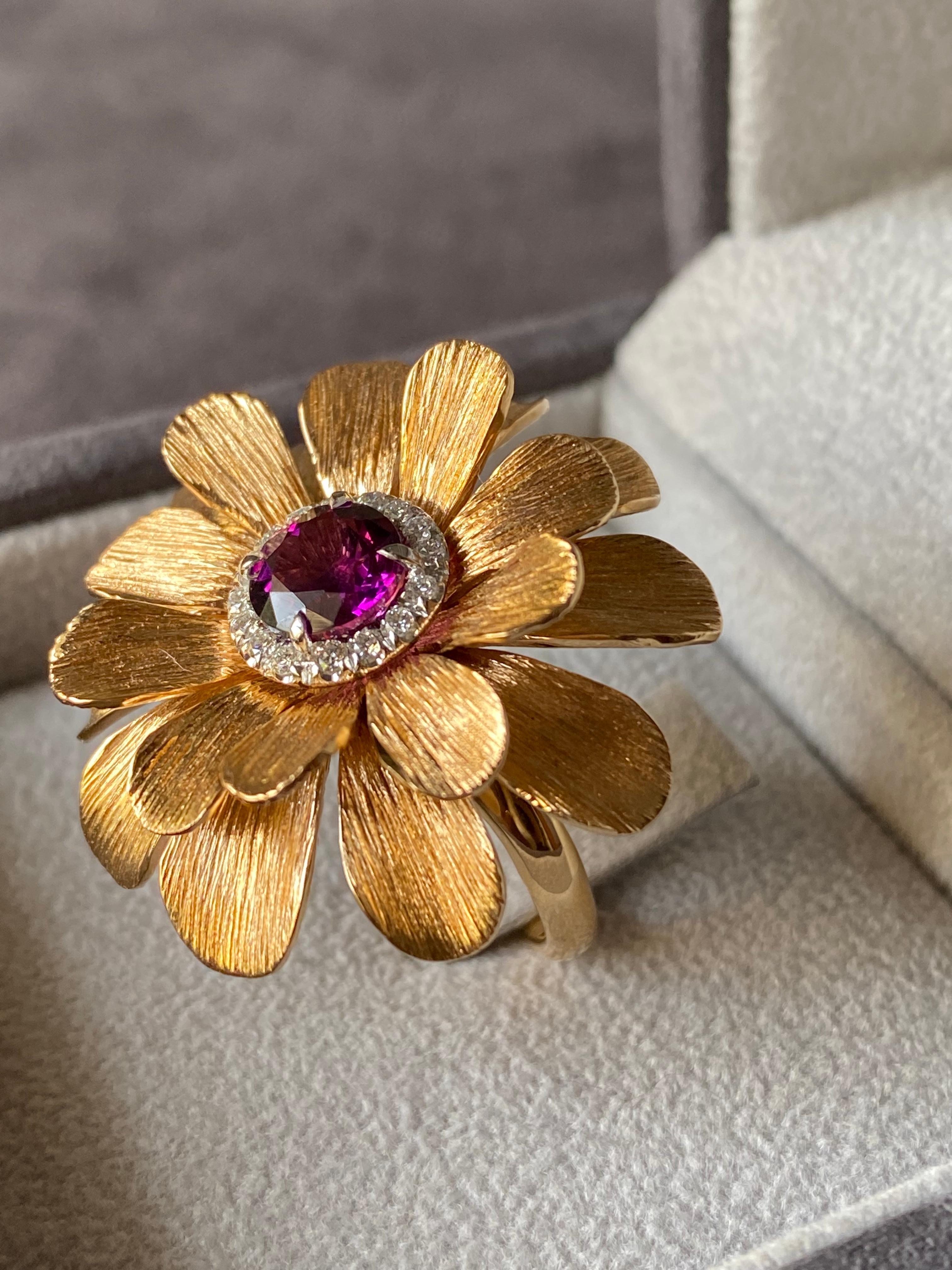 Purple Garnet Diamond 18KT Rose Gold  Made in Italy Happy Flower Ring  In New Condition For Sale In Valenza , IT