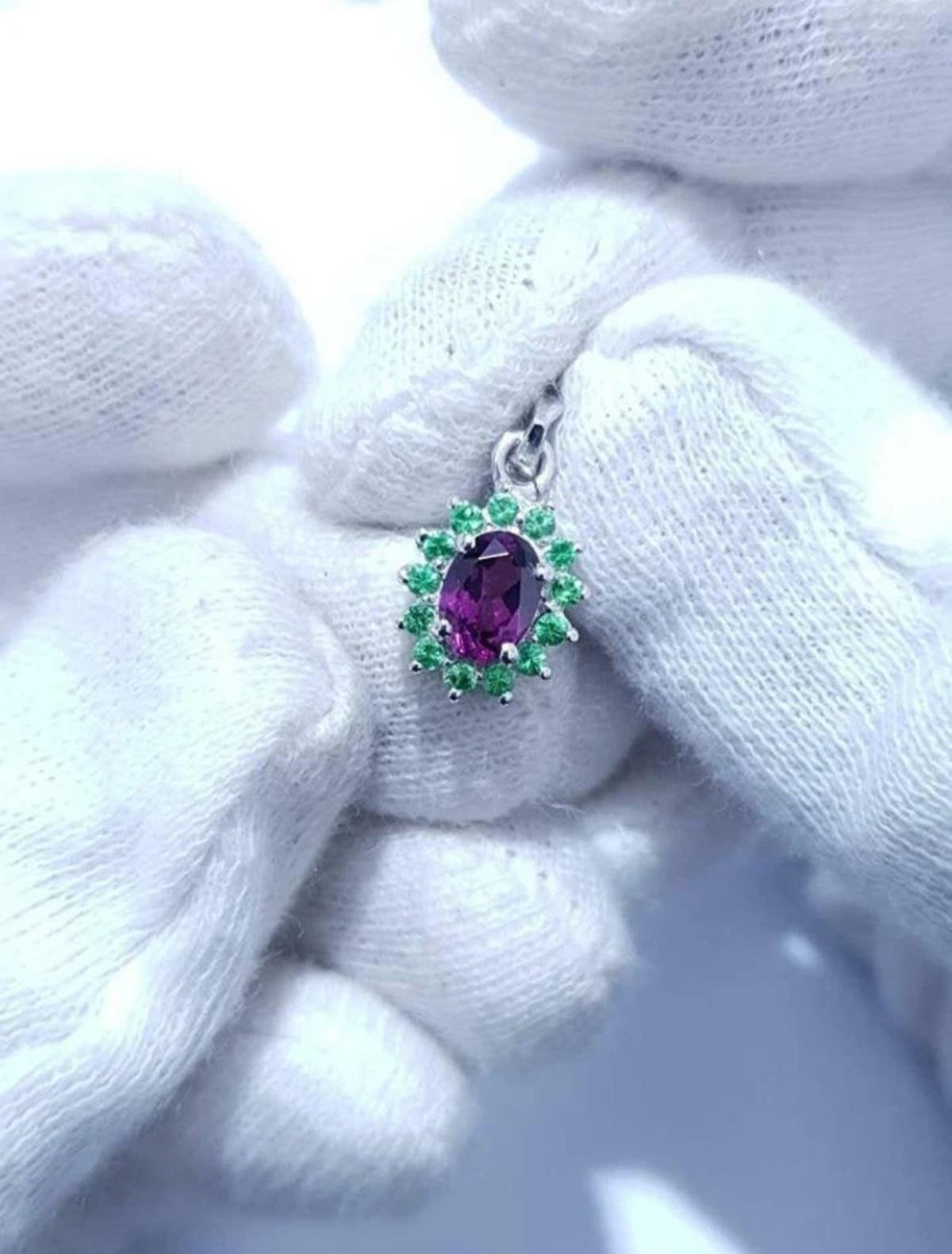 Ciondolo di granato viola in argento 925 Ciondolo di pietra preziosa per le donne. In condizioni Nuovo in vendita a Chicago, IL