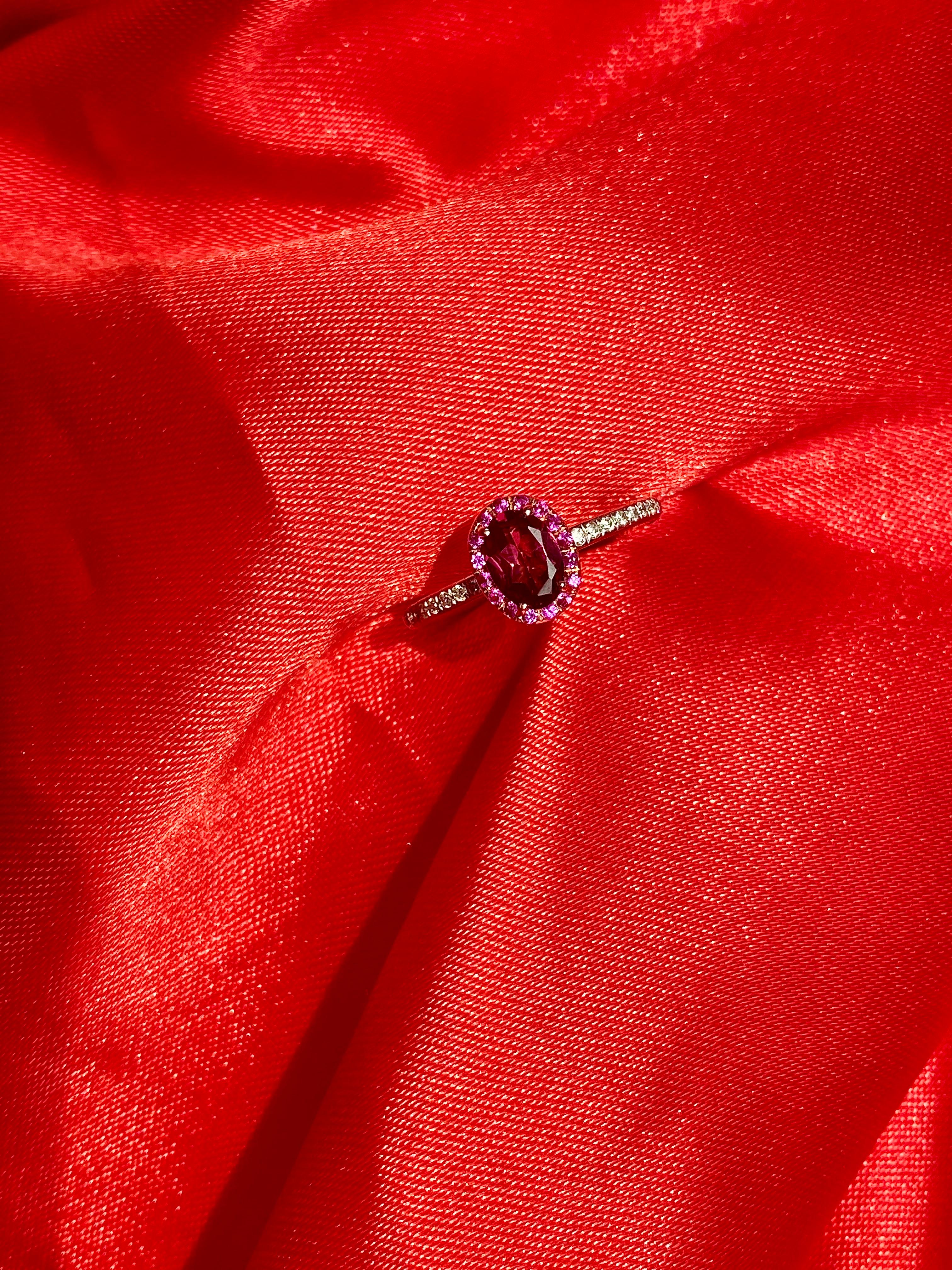 Lila Granat Solitär Ring mit natürlichen runden Diamanten aus 14 Karat Roségold  im Angebot 4