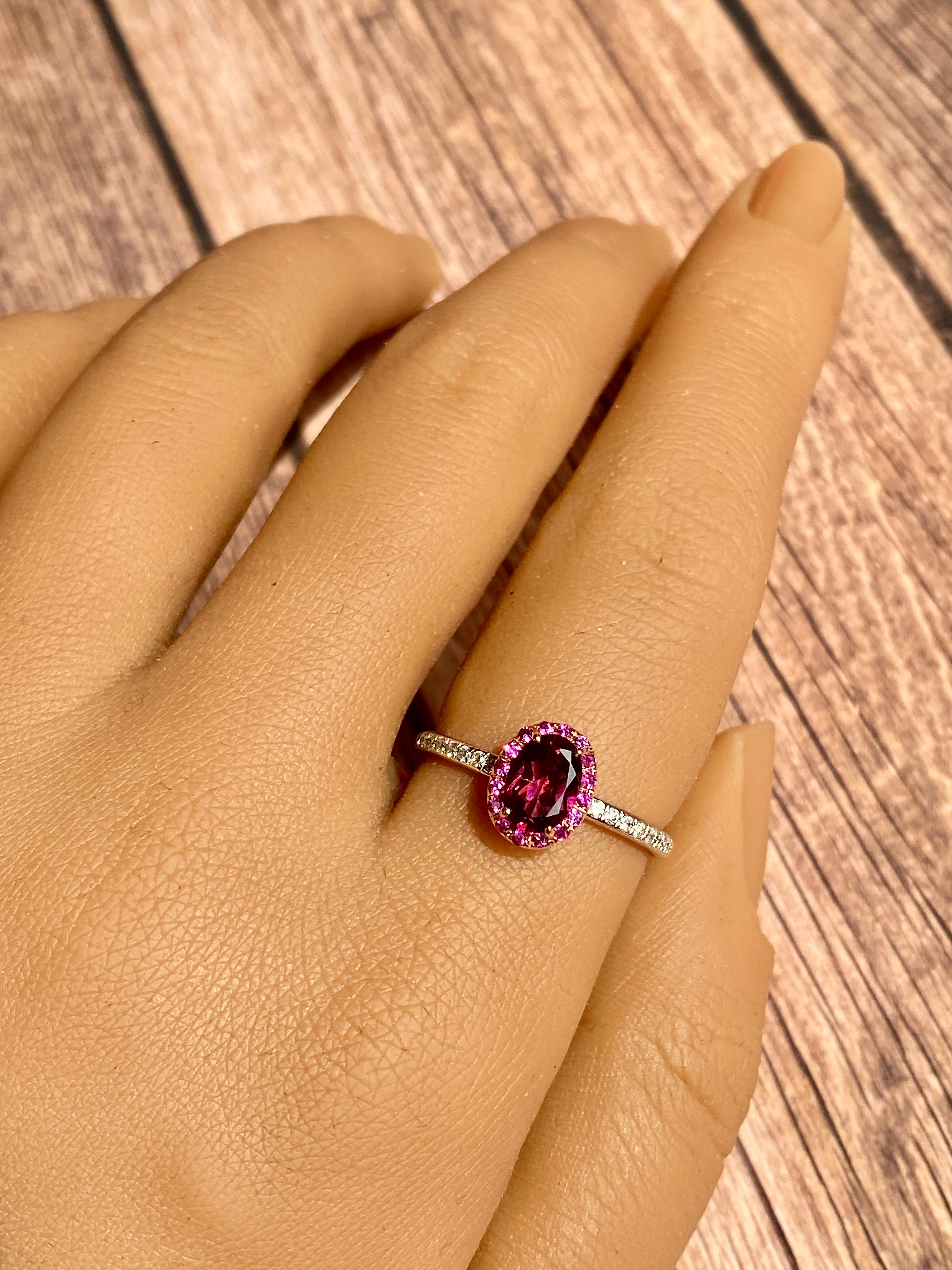 Lila Granat Solitär Ring mit natürlichen runden Diamanten aus 14 Karat Roségold  (Moderne) im Angebot