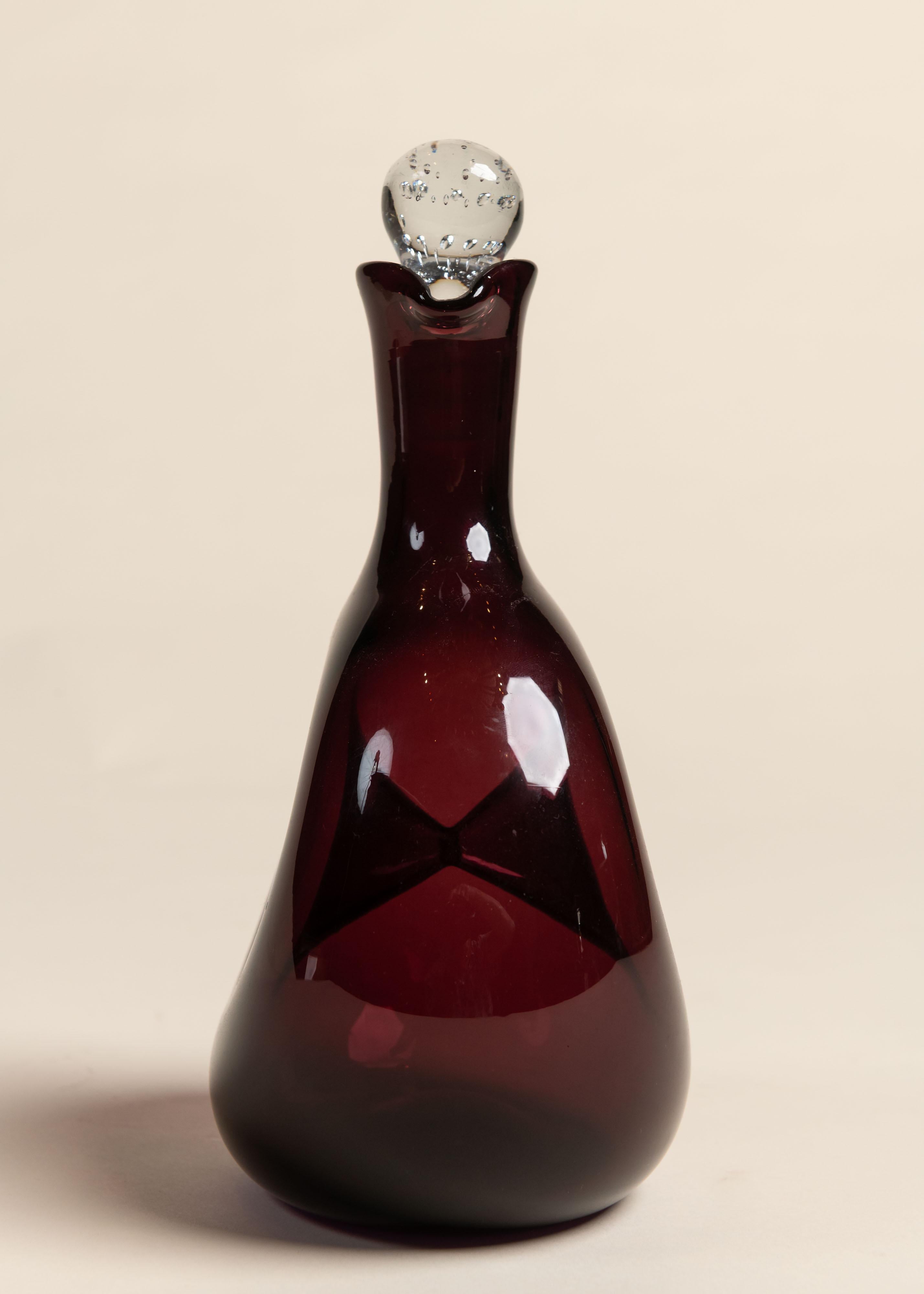 Purple Glass Decanter with Stopper, 20th Century In Good Condition For Sale In San Francisco, CA