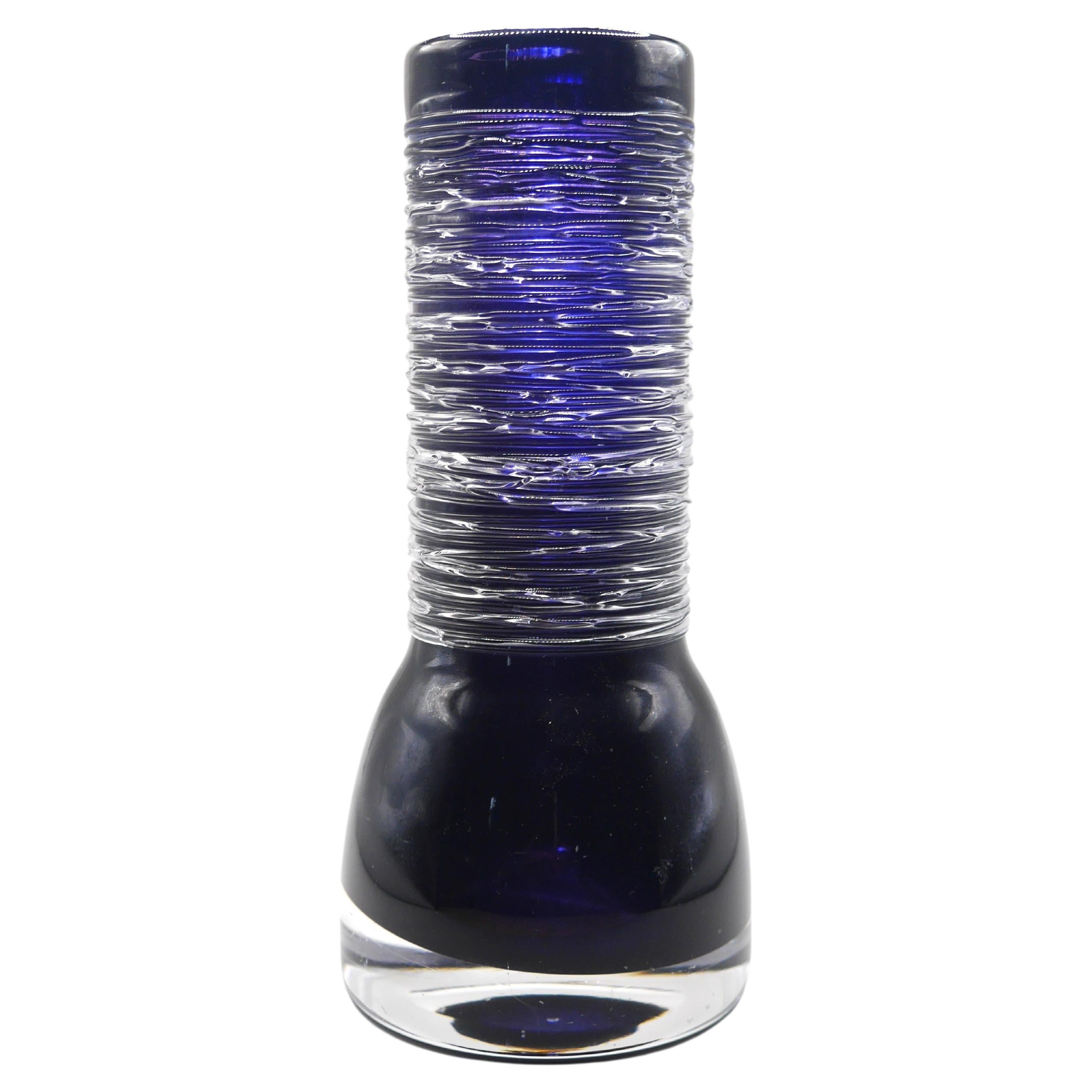 Vase en verre violet de Bengt Edenfalk pour Skruf, Suède, 1970, signé et daté. en vente