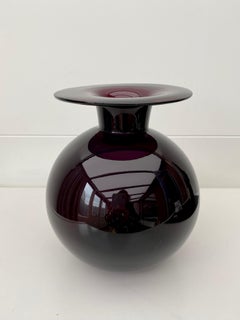 Vase en verre violet, dans le style de Nanny Still, vers 1960