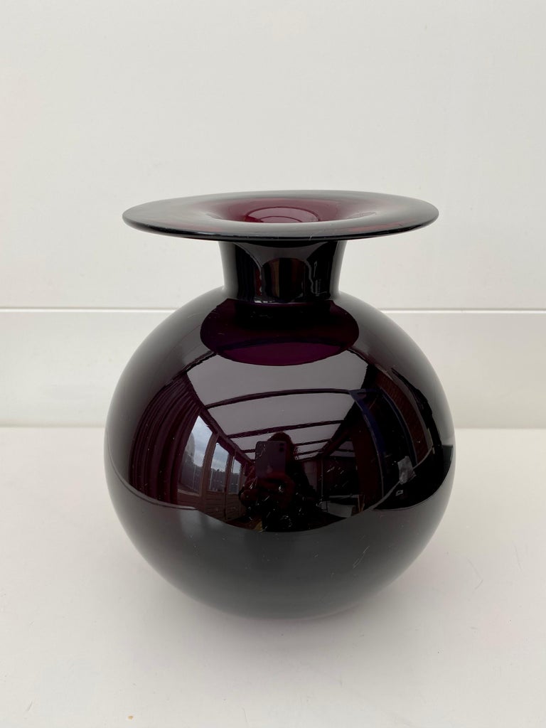 Beautiful deep Purple Vase, In style of the piece which was designed by Nanny Still ca. the 1960s, Model Saturnus. The piece remains in good condition with normal wear consistent with age and use. Unsigned.