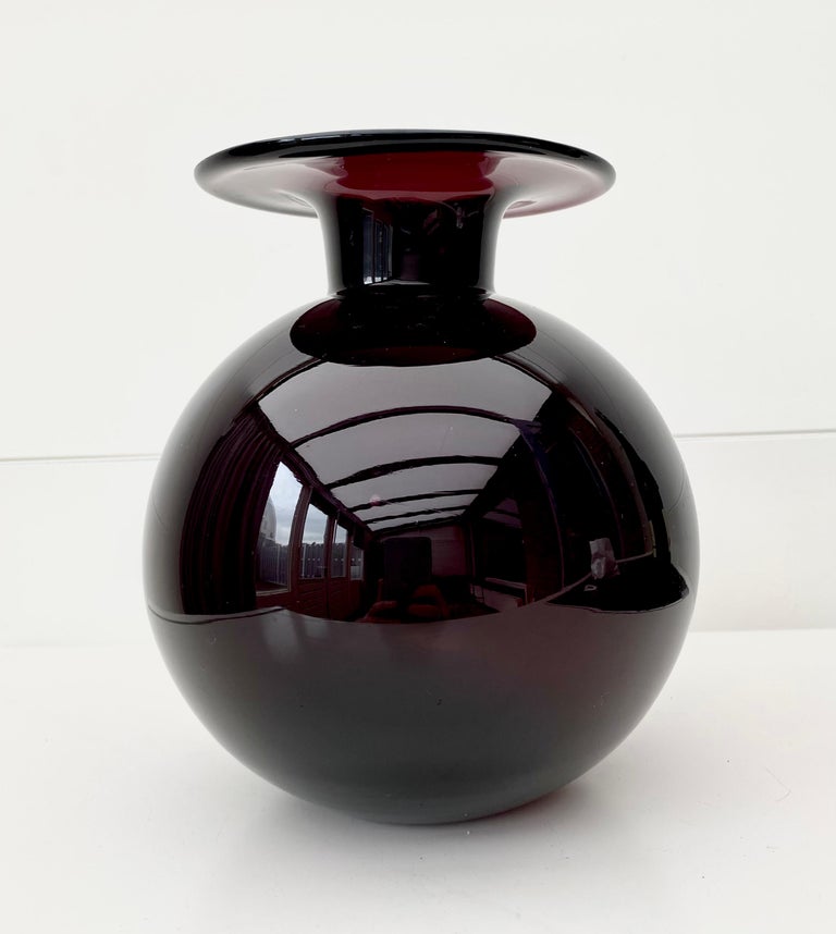 Mid-Century Modern Purple Glass Vase, In Style of Nanny Still, Ca. 1960s For Sale