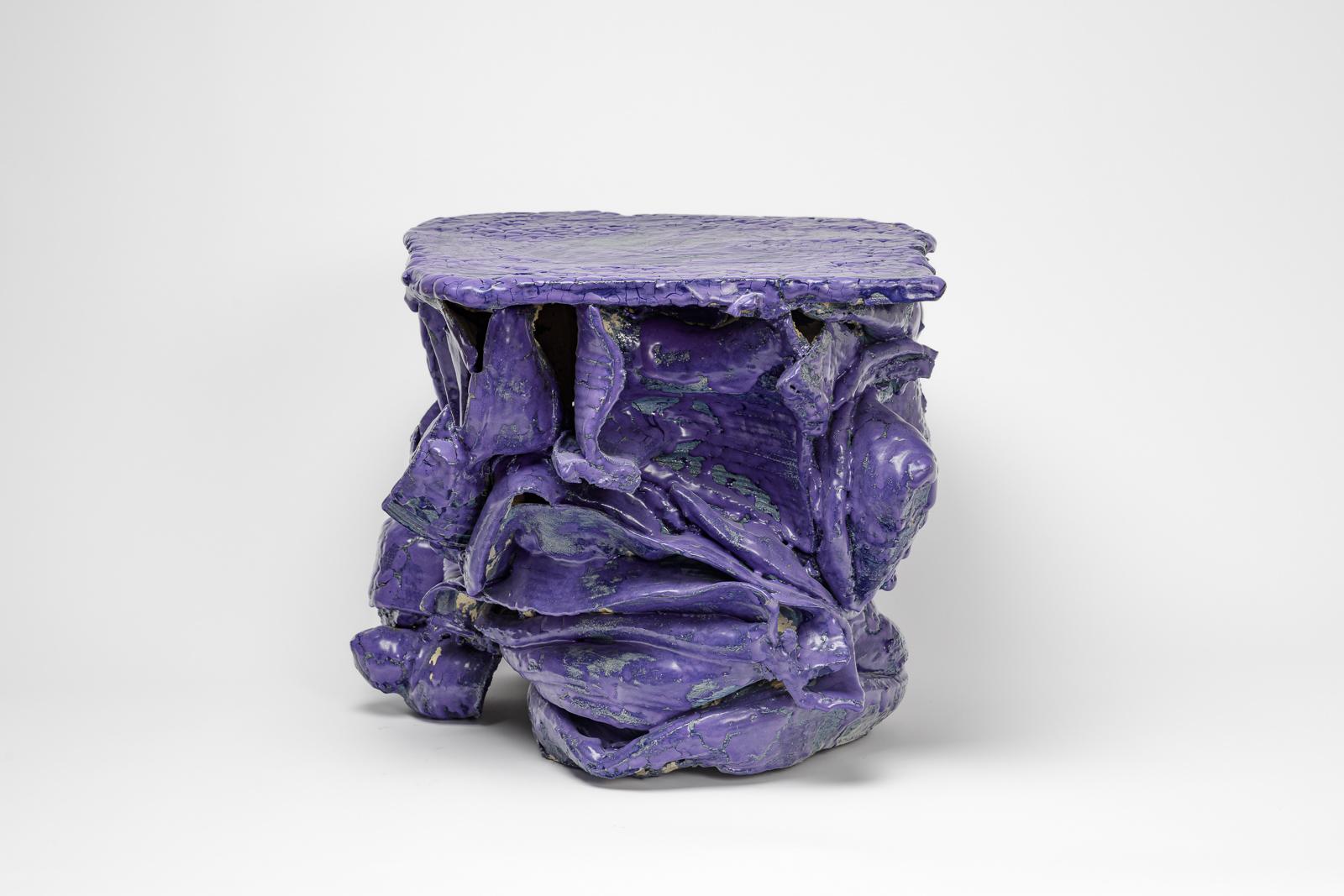 Français Table en céramique émaillée violette de Patrick Crulis, 2025. en vente