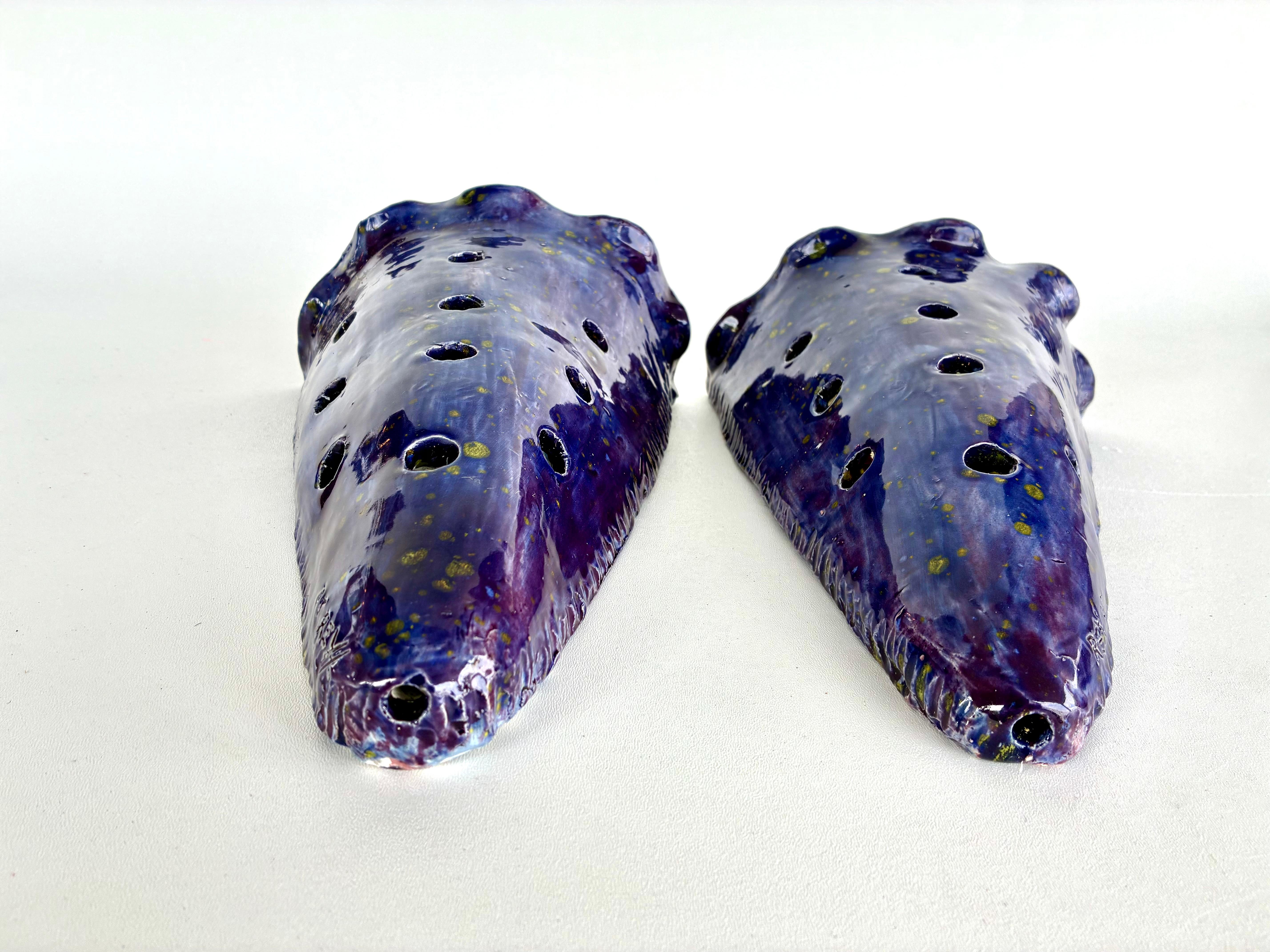 Lila glasierte keramische Wandtaschen von Miami Künstler Rexx Fischer (Keramik) im Angebot