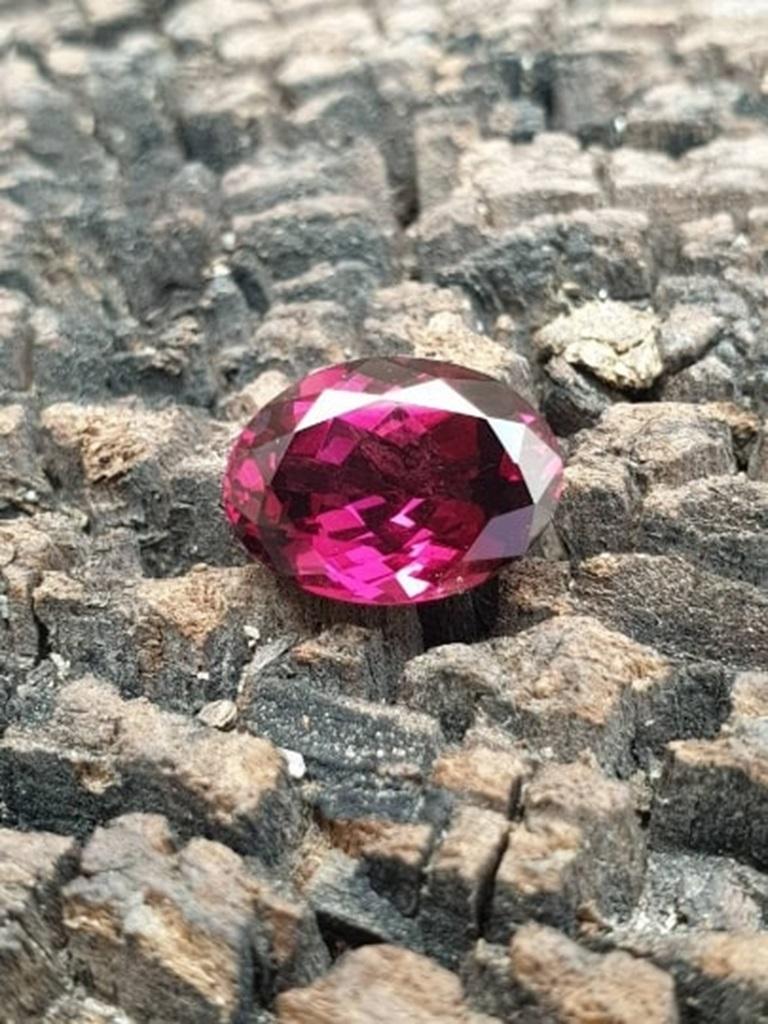 Purple Grape Garnet 6.85Cts Oval Shape Excellent Cut AAA+ Color In New Condition For Sale In Chicago, IL