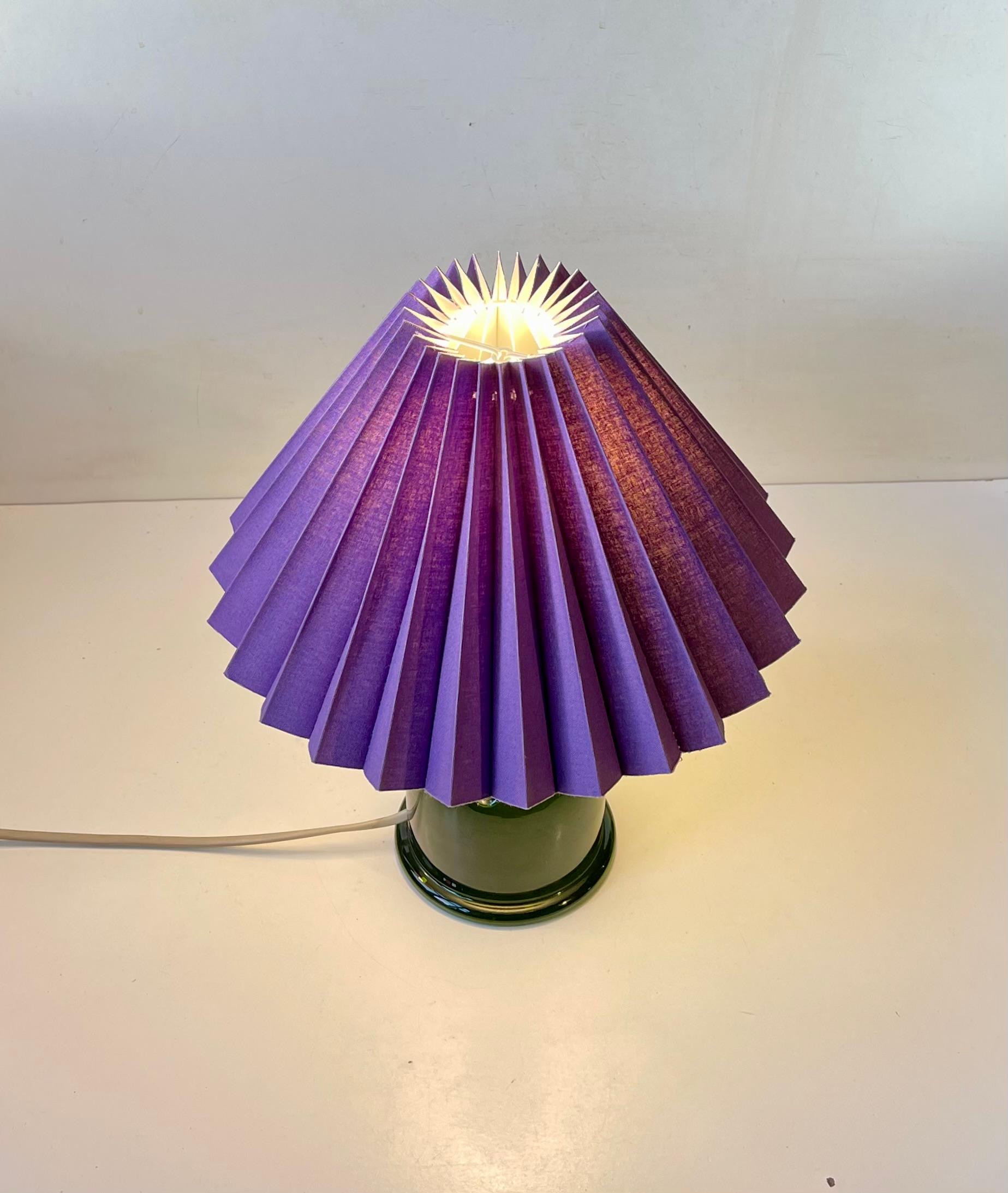 Mid-Century Modern Lampe de bureau Meteor en verre violet et vert de Michael Bang pour Holmegaard en vente