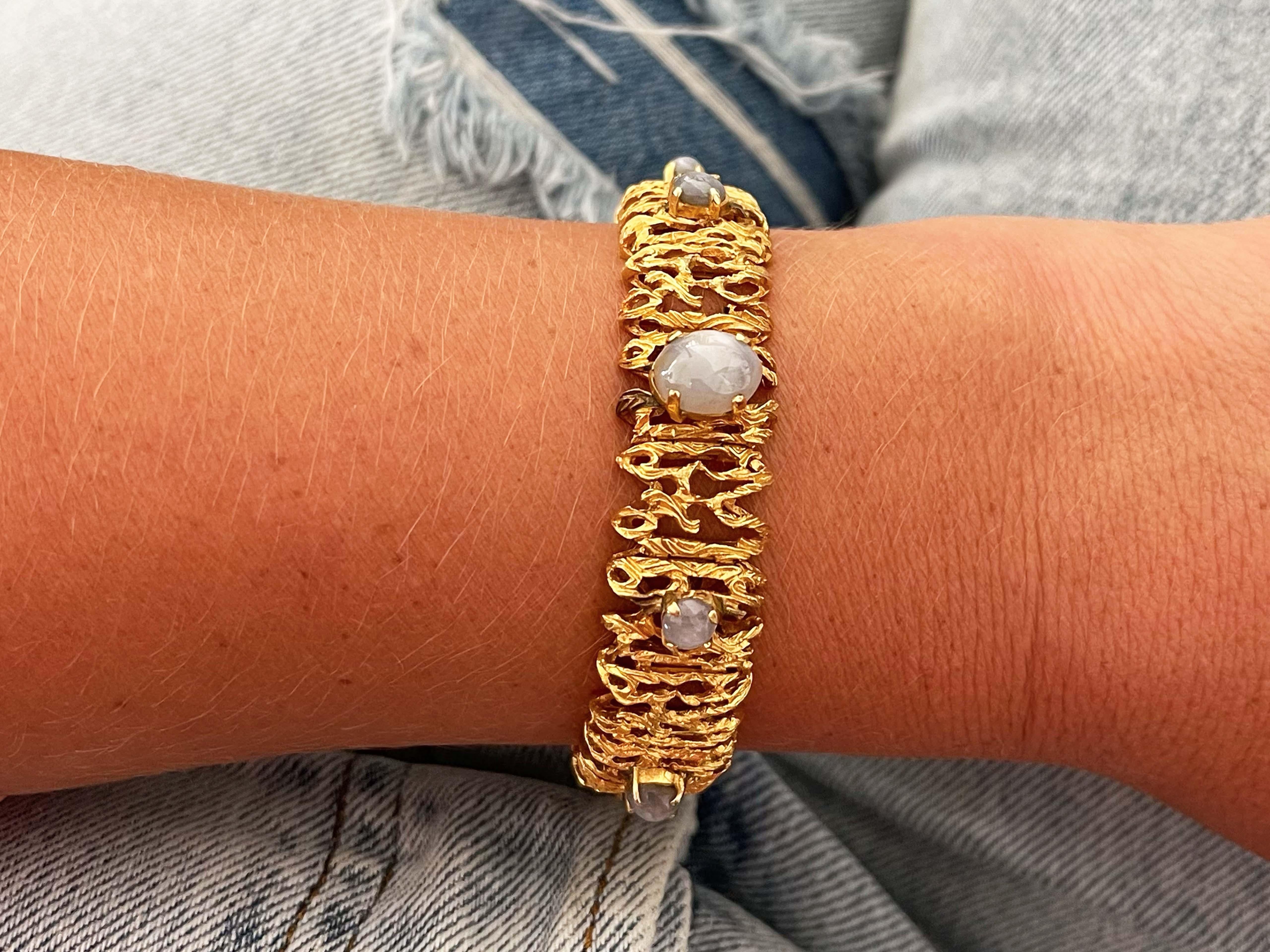 Bracelet Specifications:

Metal: 18k Yellow Gold

Gemstones: Star Sapphires 

Sapphire Carat Weight: ~10 carats

Star Sapphire Count: 8

Bracelet Length: ~6.8 inches

Bracelet Width: ~ 15.7 mm

Total Weight: 41.4 Grams

Condition: Vintage,
