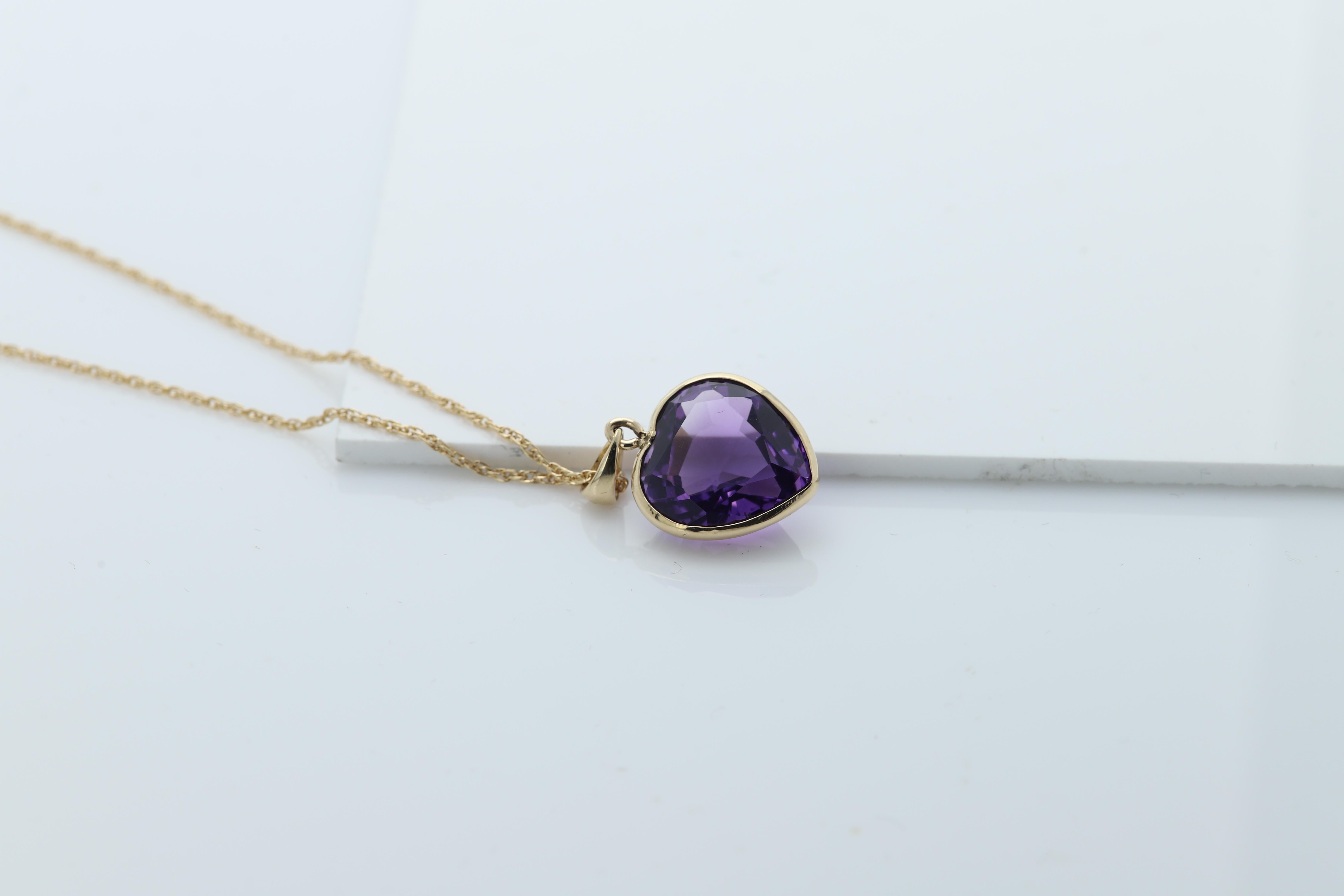 Big Purple Heart Pendant 14 Karat Yellow Gold Amethyst Heart Gemstone 13.6 carat For Sale 2