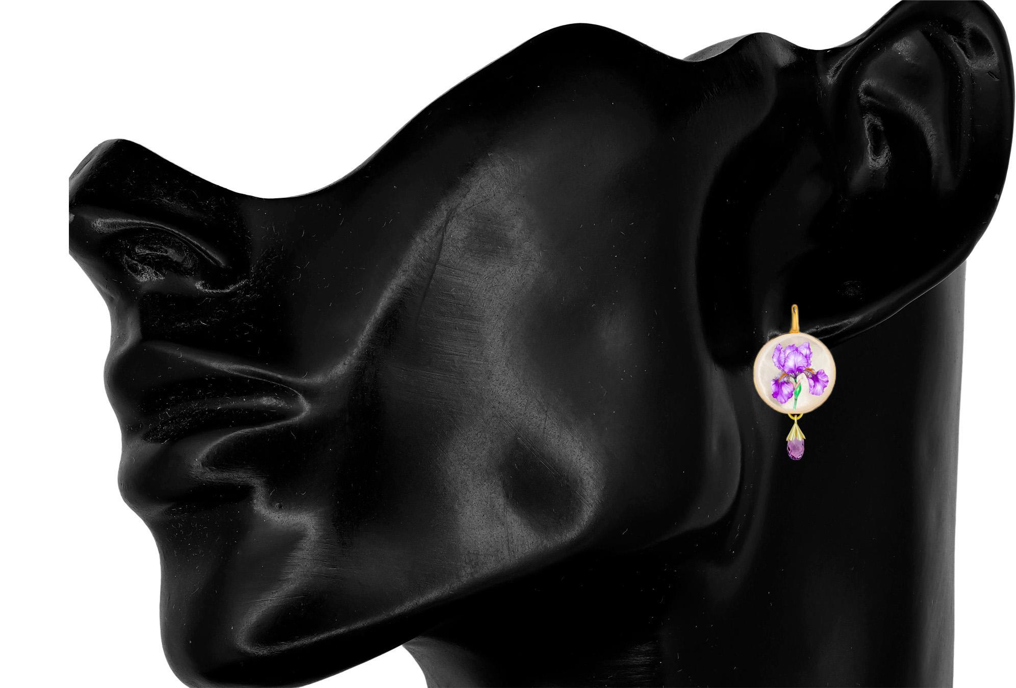 Lila Blume Perlmutt-Ohrringe  Amethyst Briolette Tropfenohrringe  Lila Iris Blume bemaltes Perlmutt Ohrringe mit Amethyst Briolette  Miniatur Kunst  Geschenk für Gärtner

Einzigartige bemalte Perlmutt-Ohrringe. Die natürliche Muschel zeigt eine