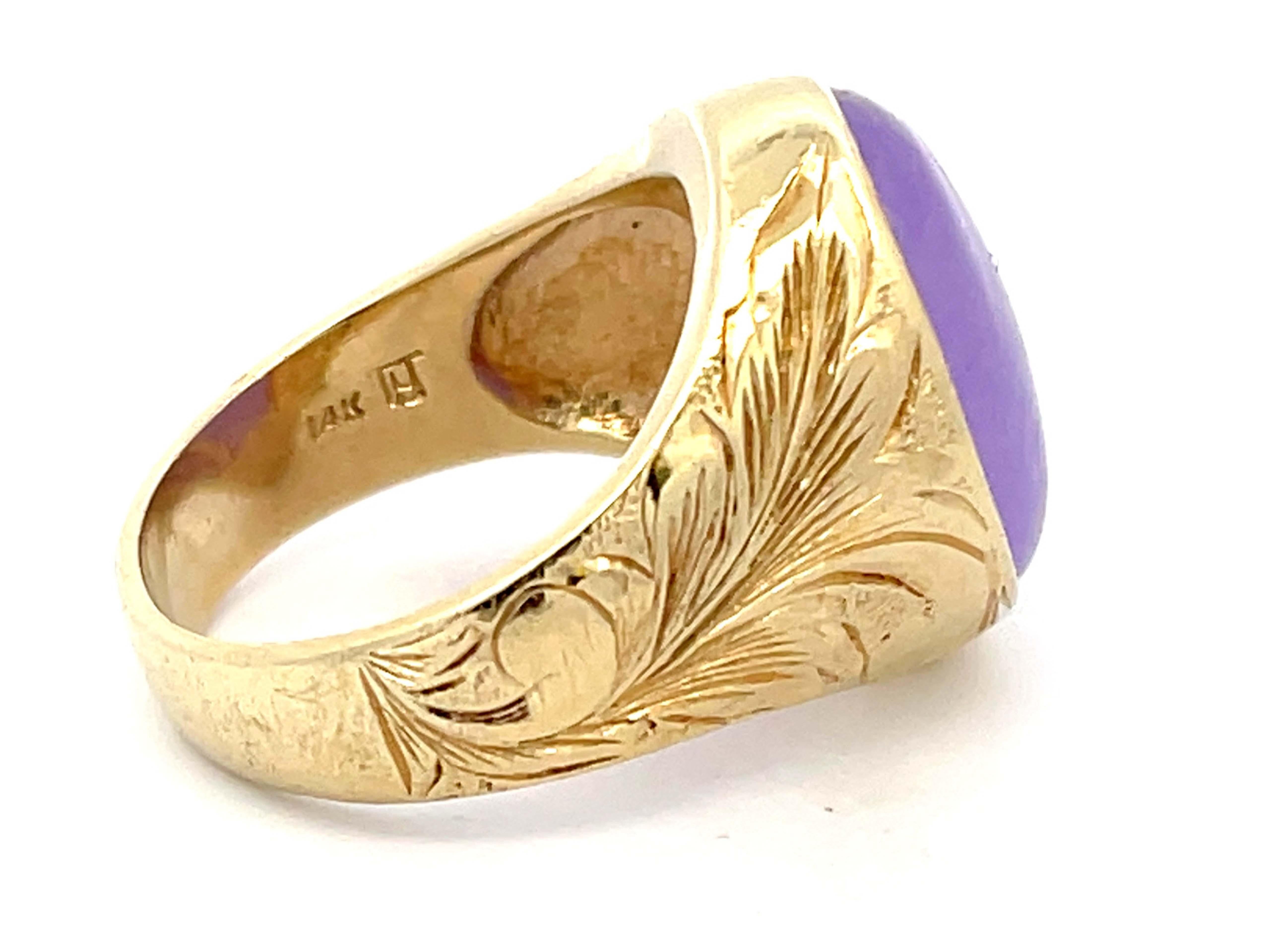 Purple Jade Cabochon Ring with Leaf Design in 14k Yellow Gold In Excellent Condition For Sale In Honolulu, HI
