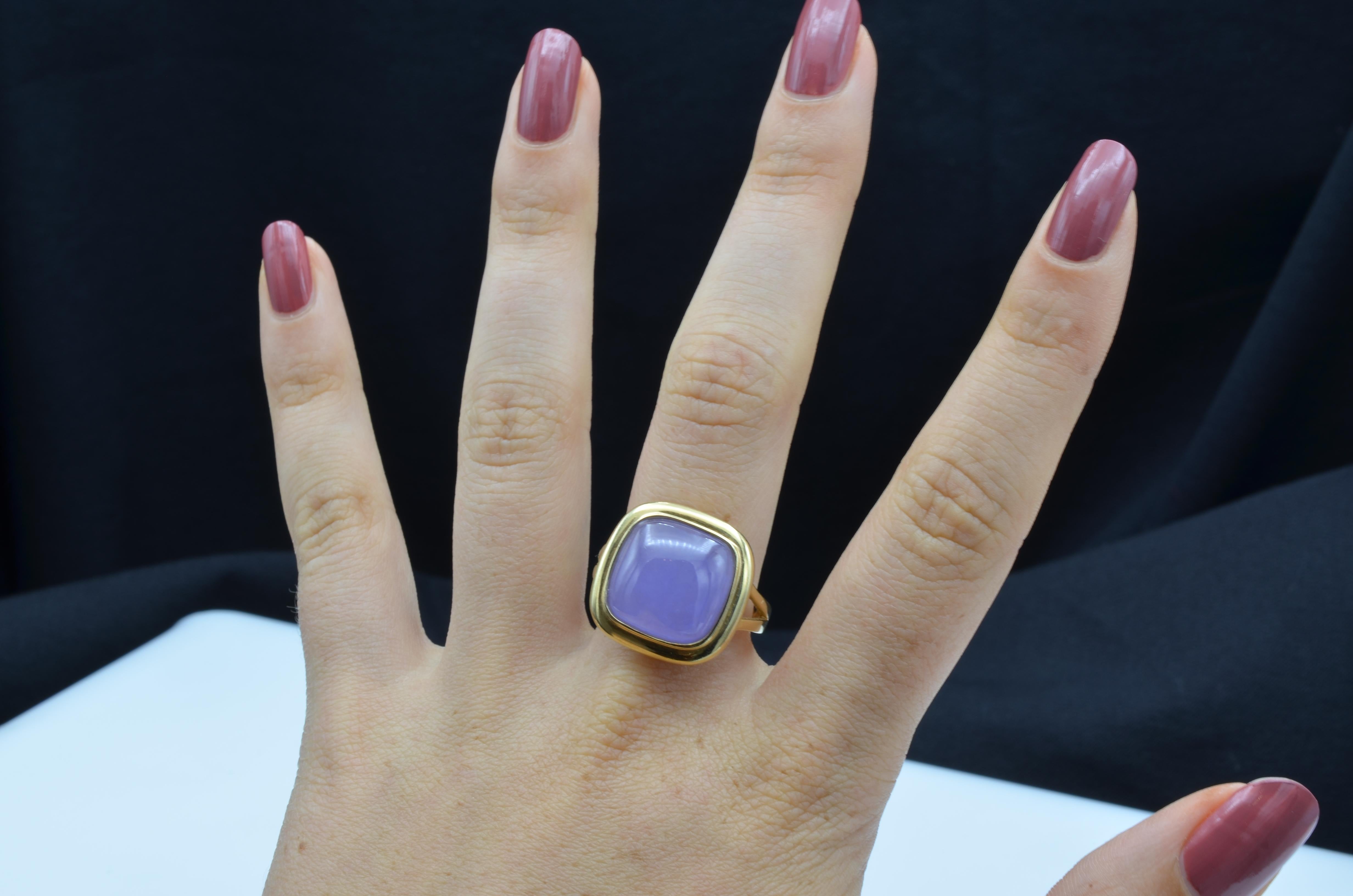 Purple Jade Cabochon Yellow Gold Ring 1