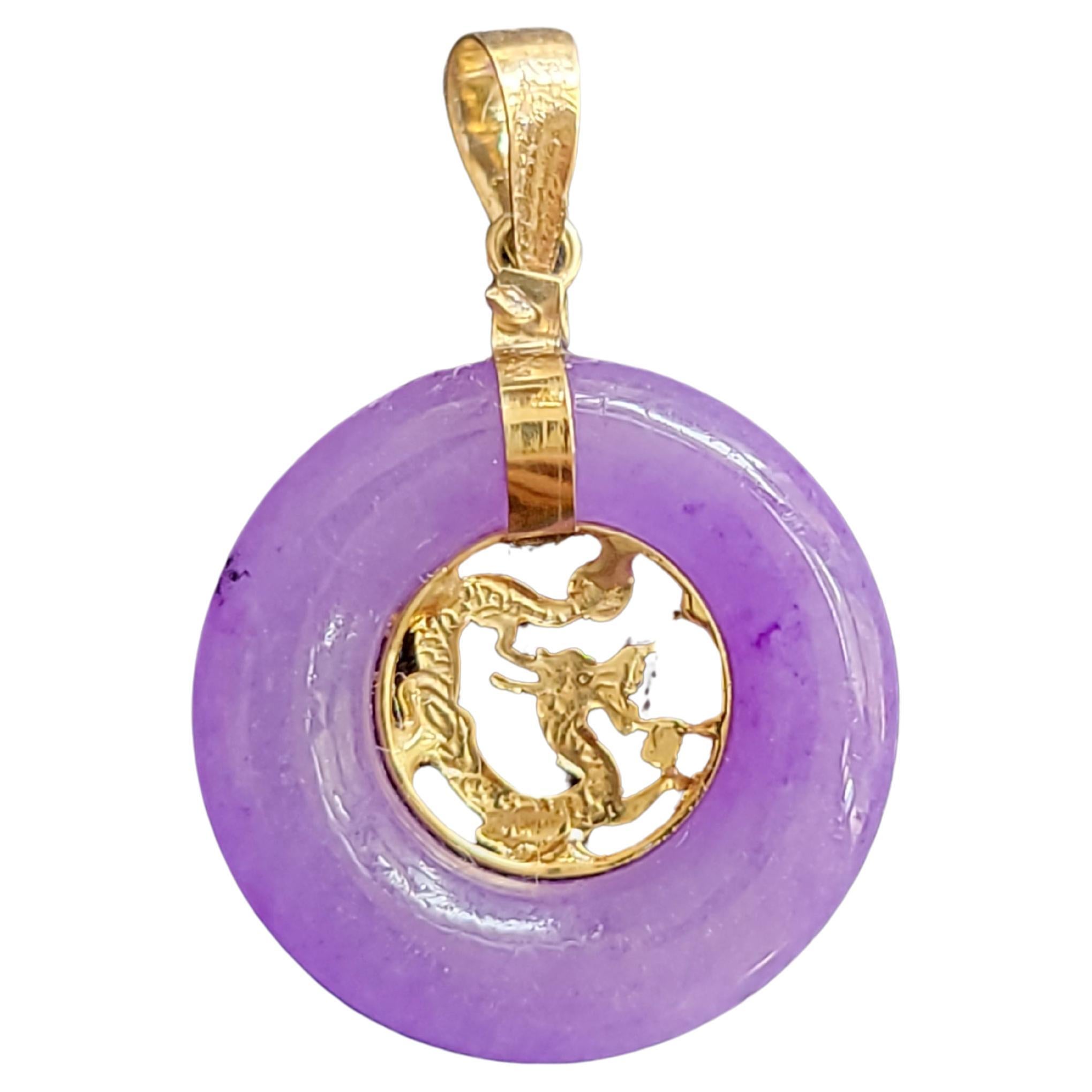 Pendentif dragon en jade violet Lantau Zhong avec or jaune 14K en vente