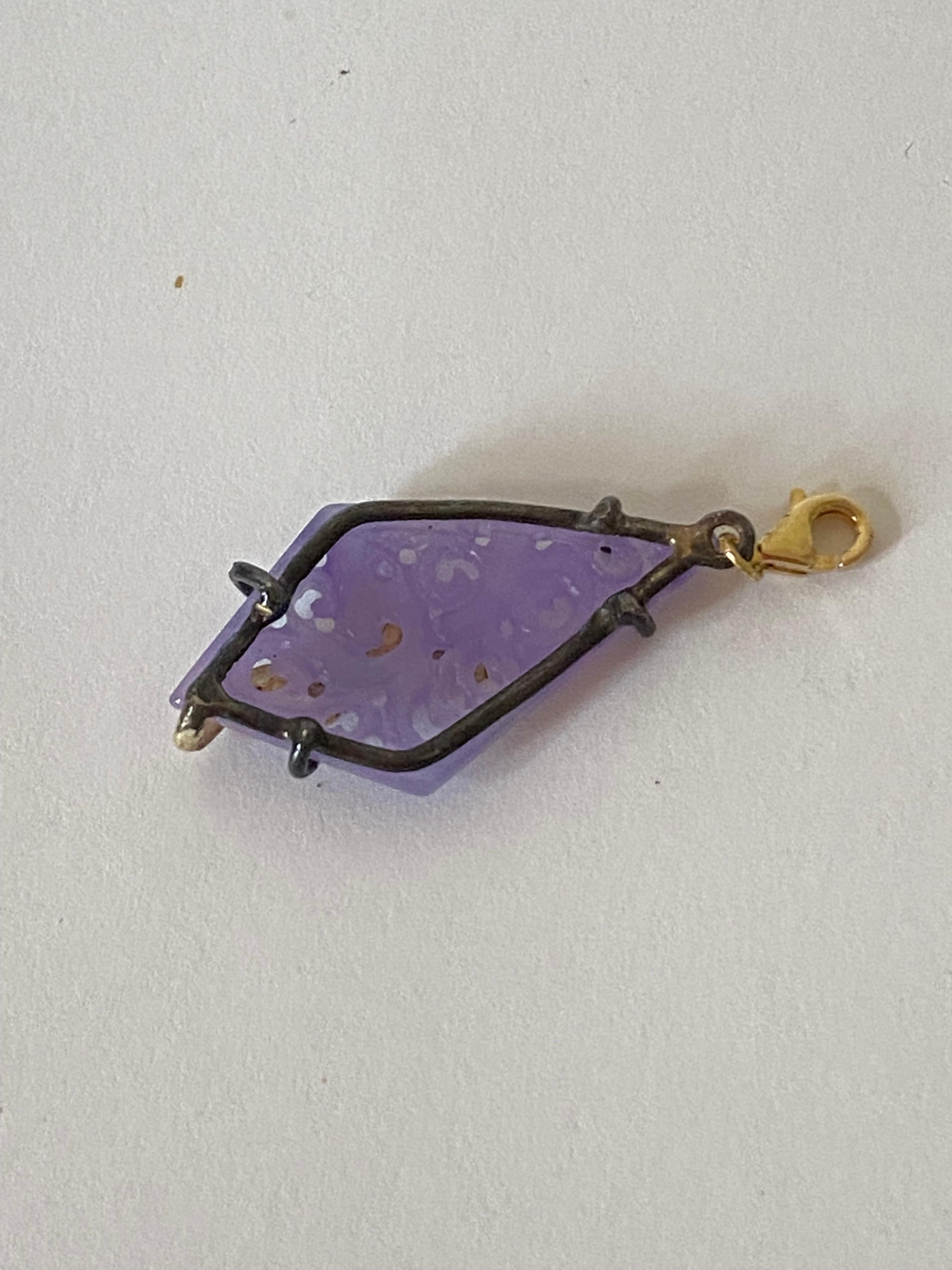 Women's or Men's Purple Jade Charm Tsavorite 18K Gold Art Deco Style Pendant Necklace For Sale