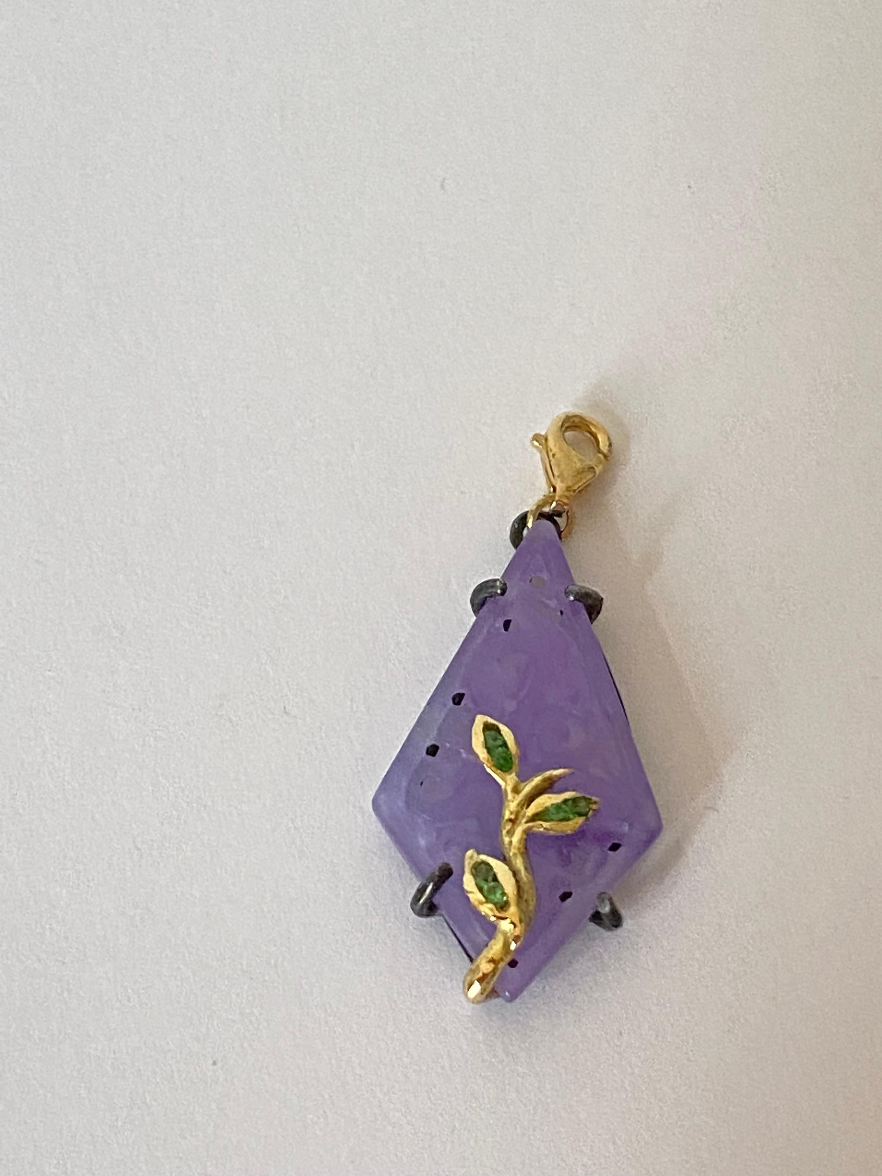 Purple Jade Charm and 18 K Yellow Gold Chain Art Deco Style Pendant Necklace For Sale 7