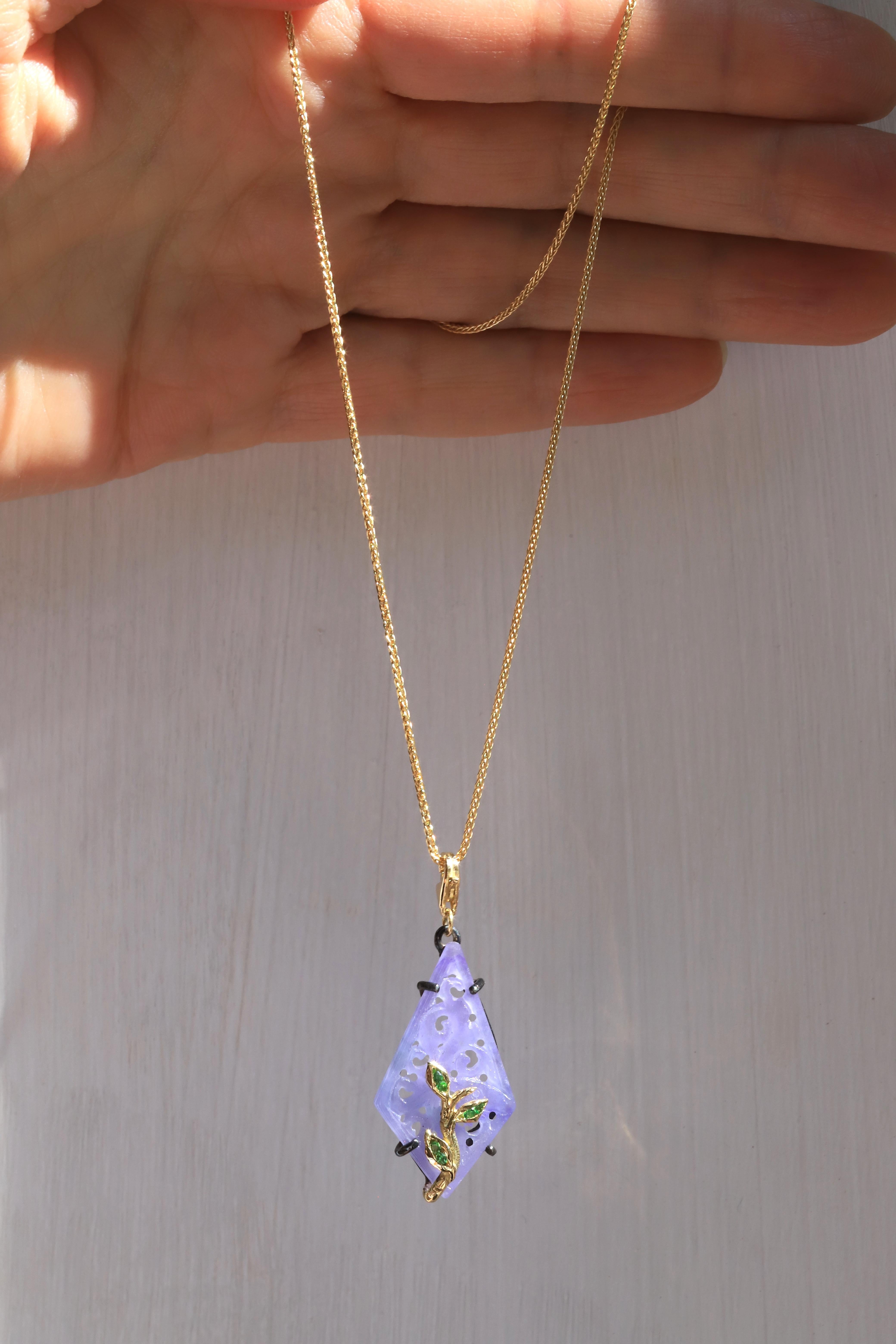 Brilliant Cut Purple Jade Charm and 18 K Yellow Gold Chain Art Deco Style Pendant Necklace For Sale