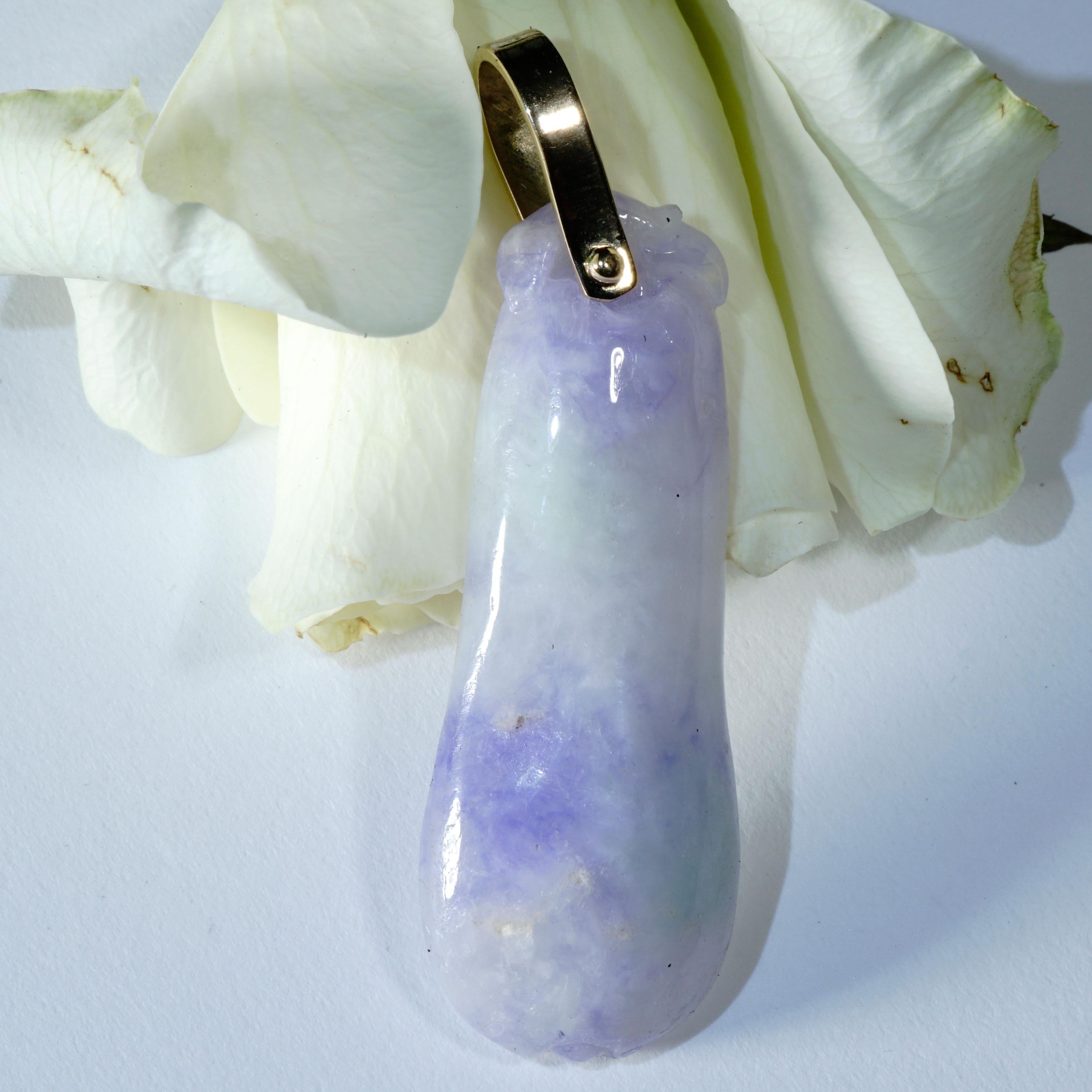 Pendentif en jade violet lavande avec taches impériales en vert pomme en vente 1