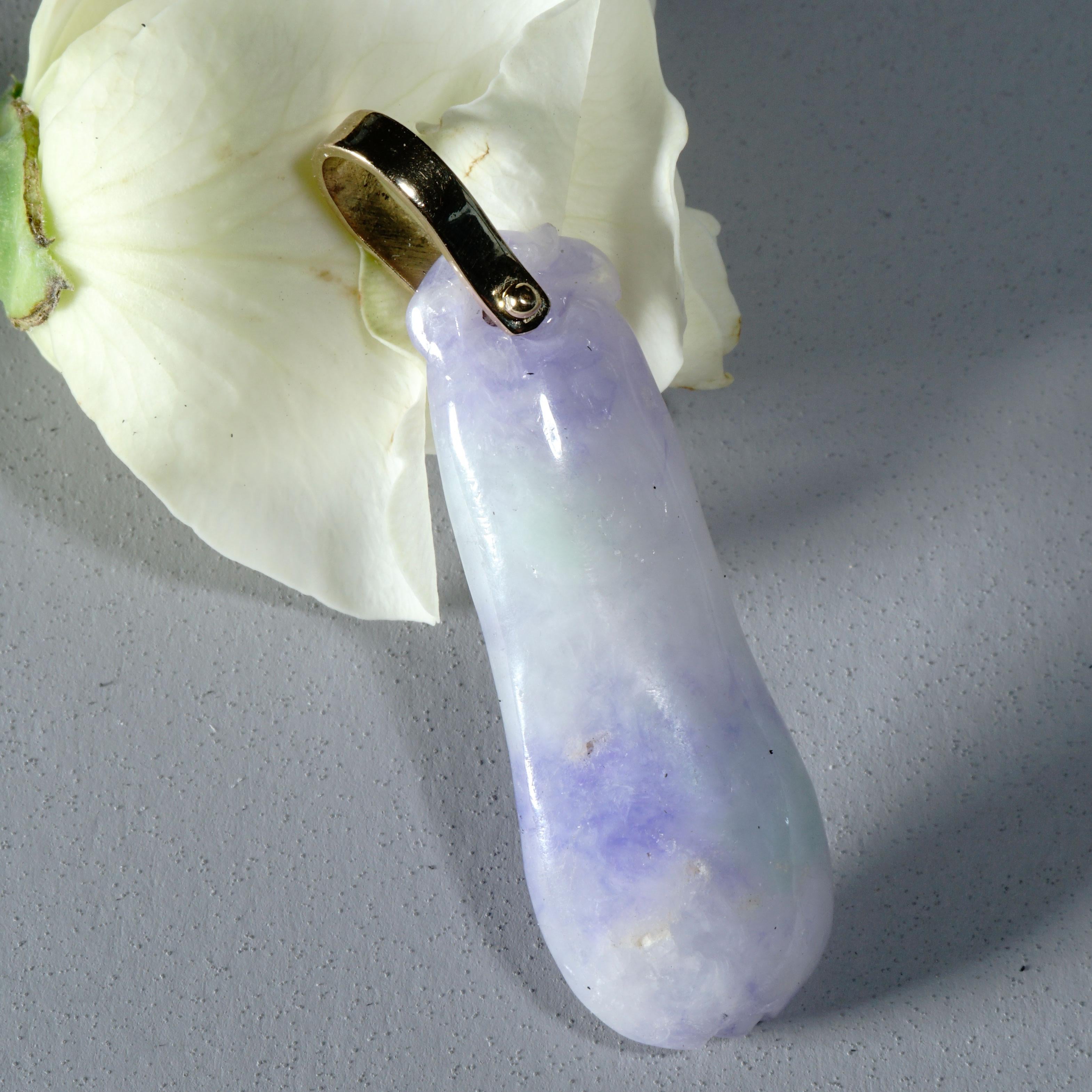 Pendentif en jade violet lavande avec taches impériales en vert pomme en vente 3