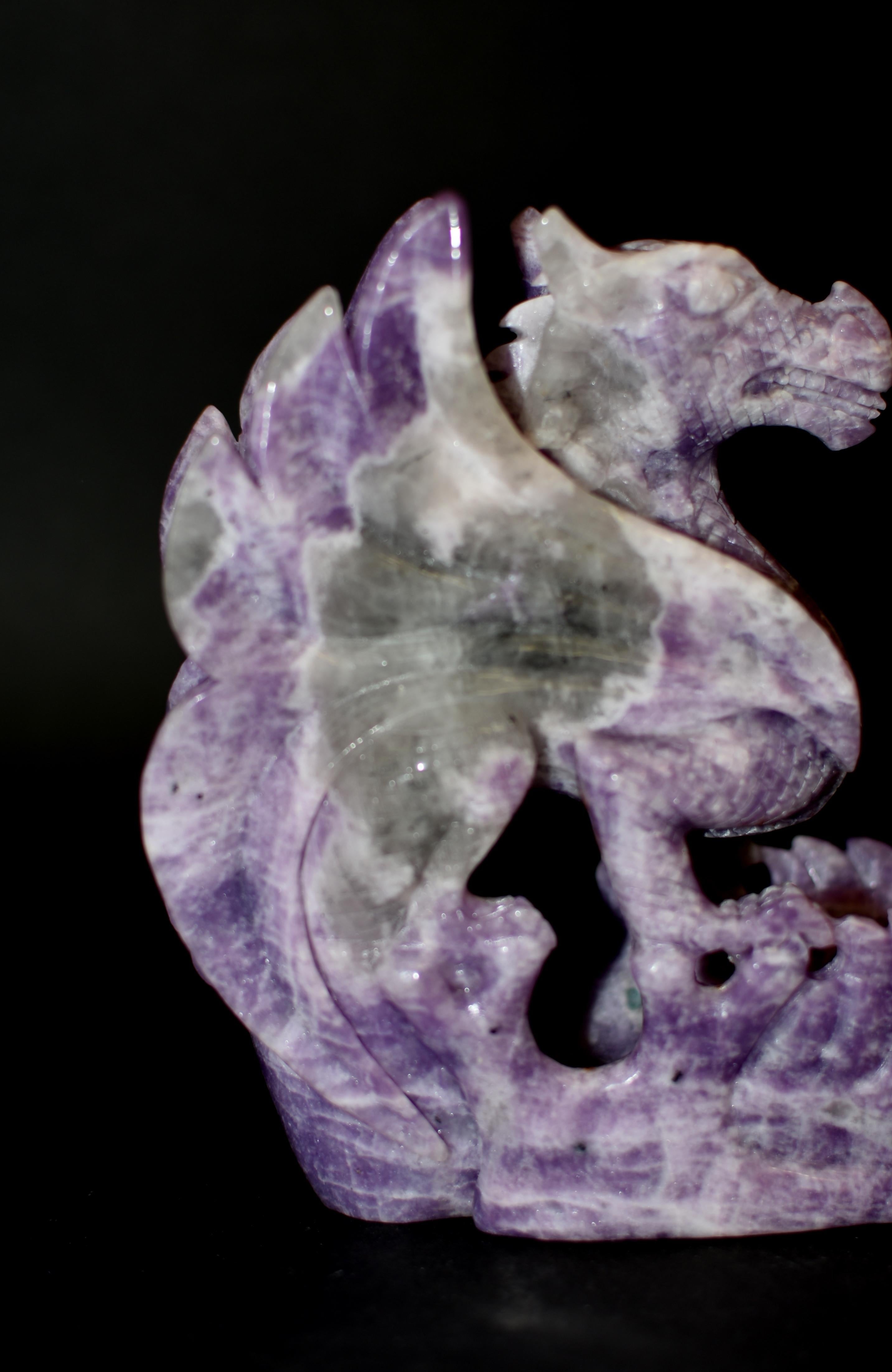 Vase à dragon en lépidolite violette  en vente 14