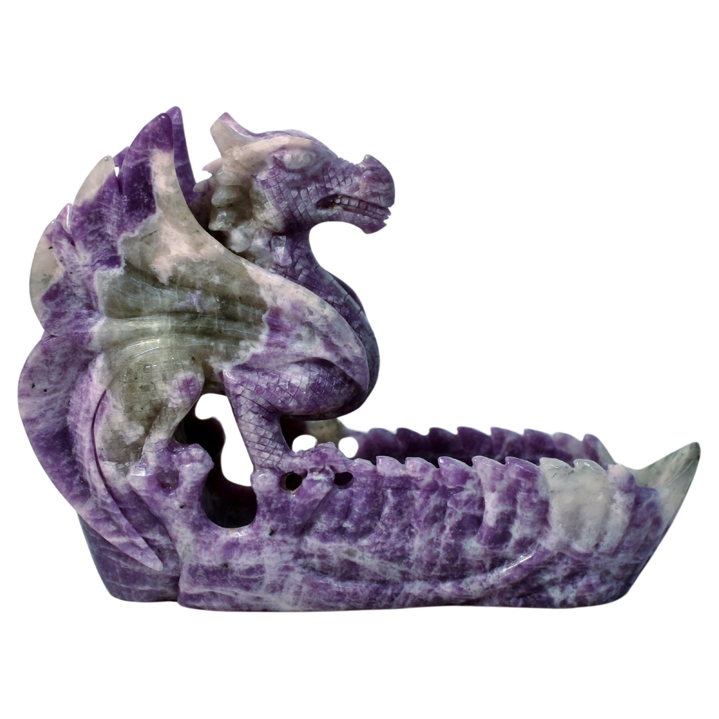 Vase à dragon en lépidolite violette  en vente