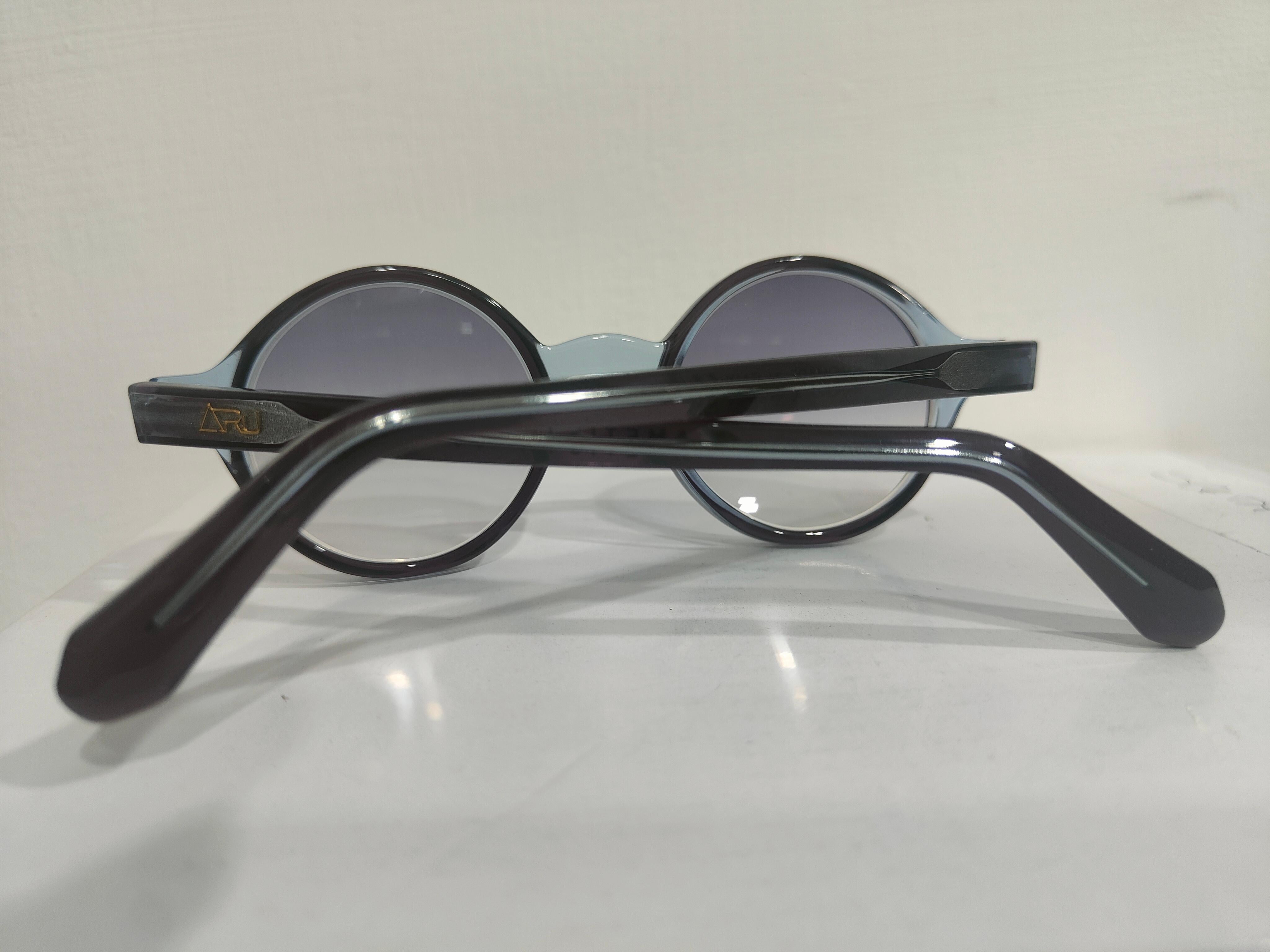 Purple light blus Nwot sunglasses 
Glasses 5*5 cm