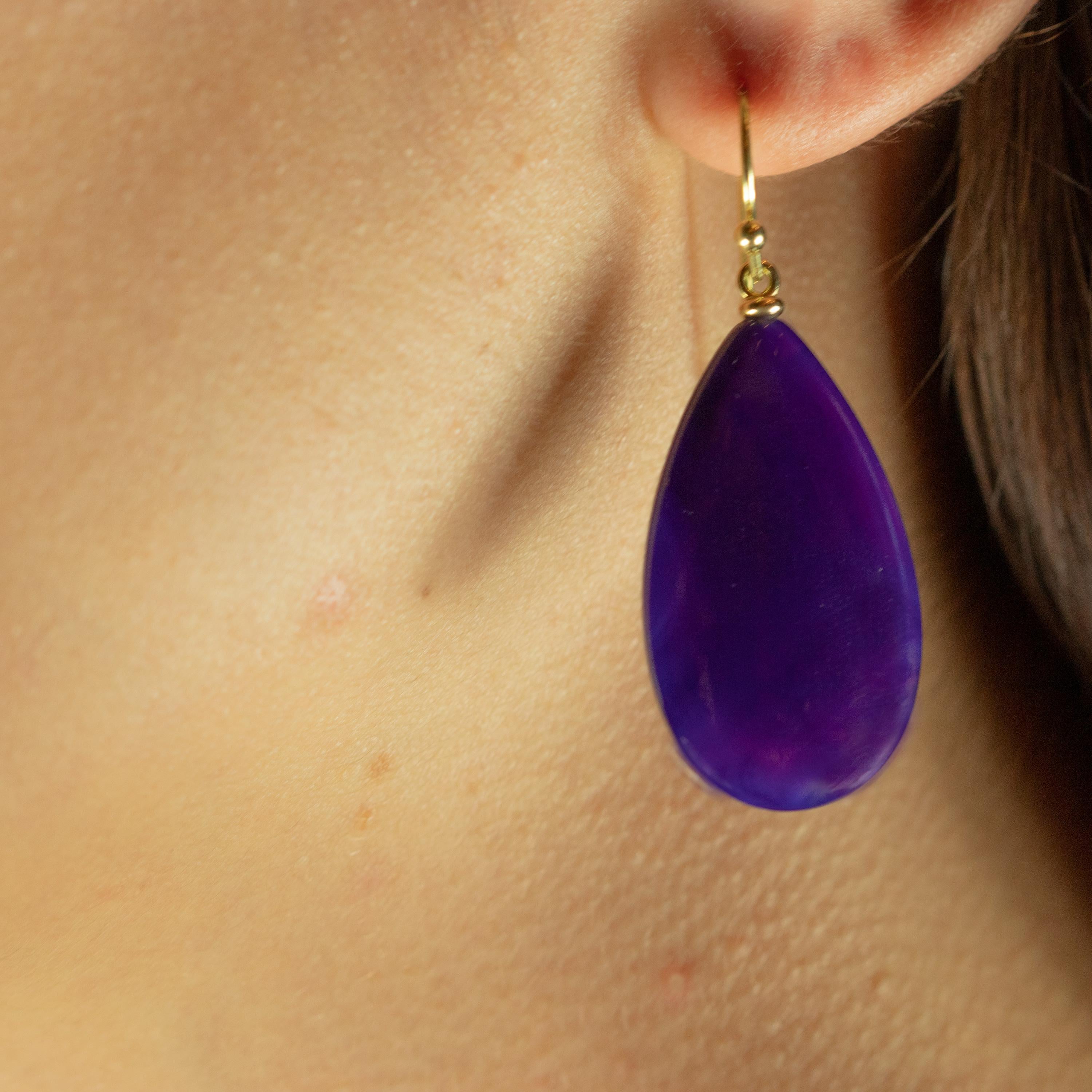 Purple Liliac Agate 18 Karat Yellow Gold Briolette Tear Drop Hook Long Earrings For Sale 3