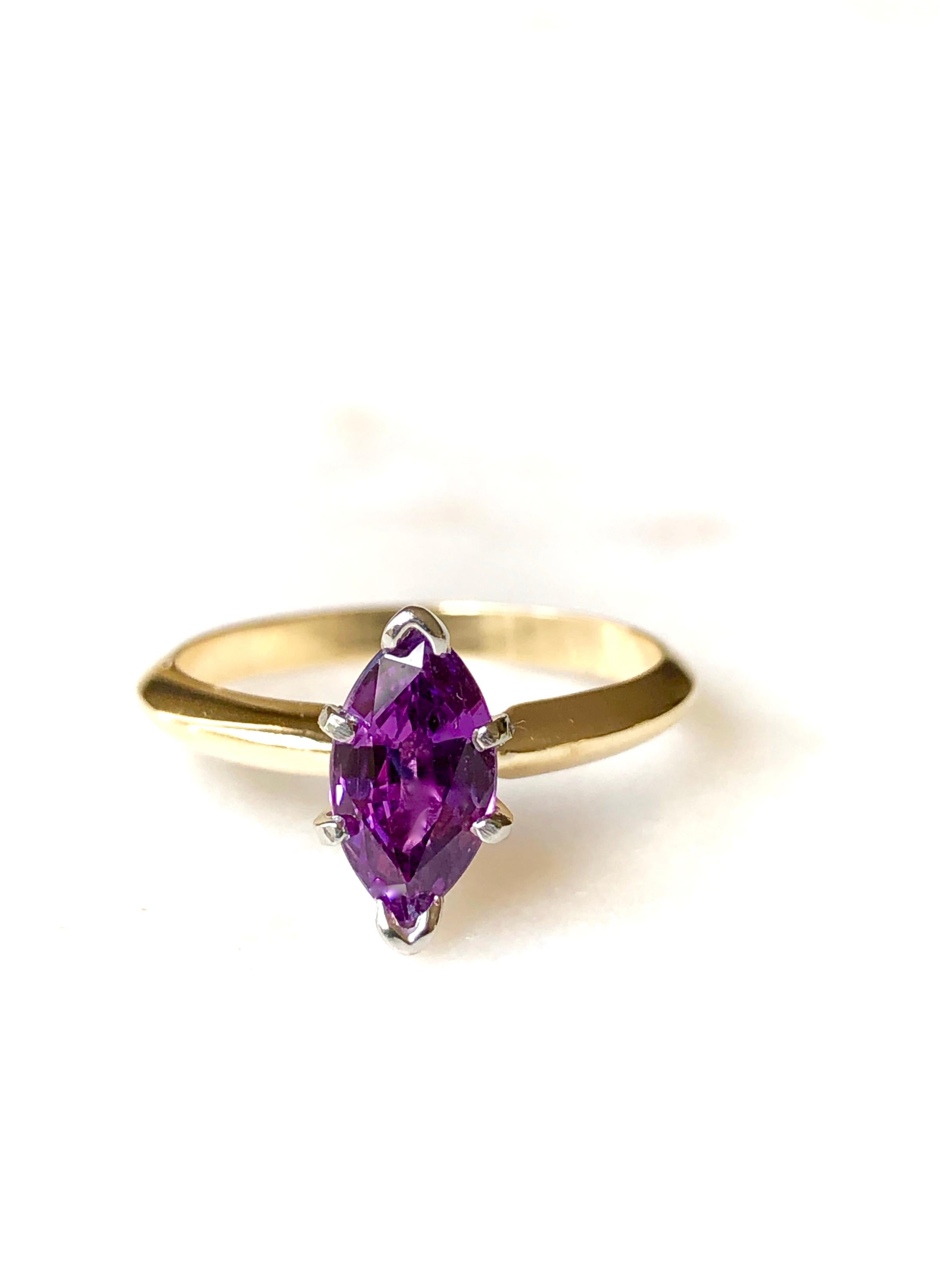 Purple Marquise Sapphire Engagement Ring 18 Karat Gold and Platinum For Sale 1