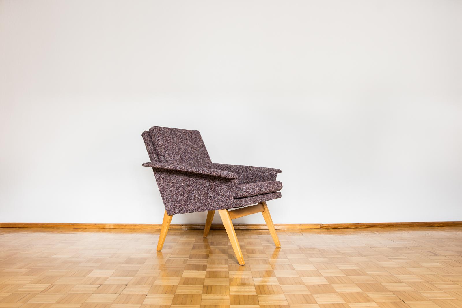 Purple Mid Century Armchair, 1960’s Czechoslovakia In Good Condition For Sale In Wroclaw, PL