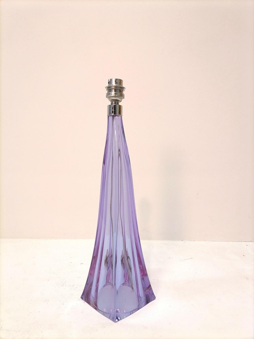 Purple midcentury murano glass table lamp 1970s

Measures: Height 37cm, base 9cm
Height shade 20cm, diameter 30cm

Shade included.









 